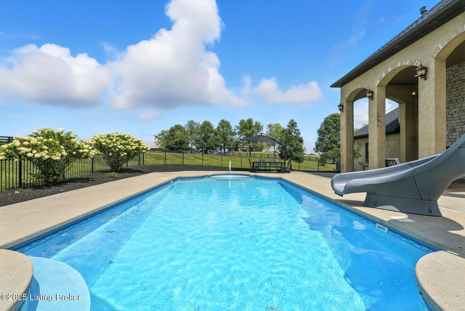 1058 Majestic Oaks Way