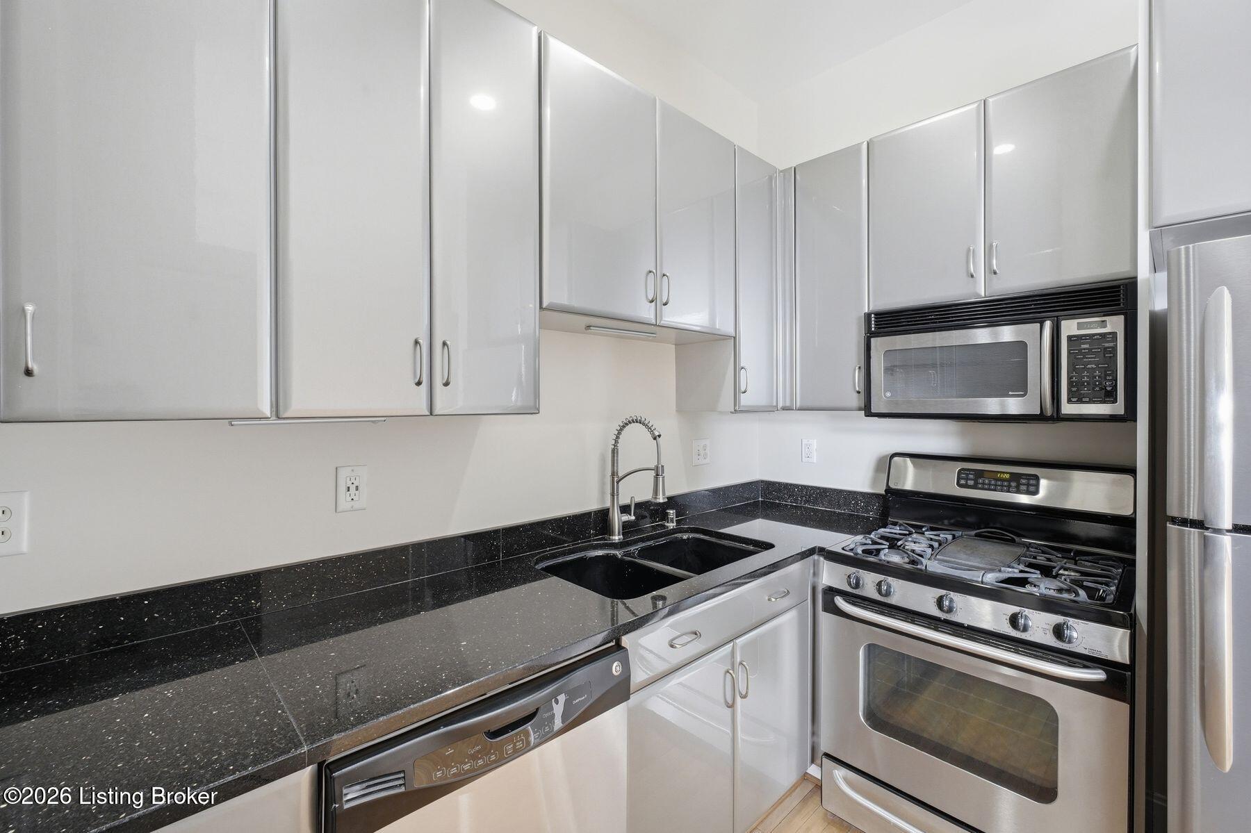 2011 Frankfort Ave 303