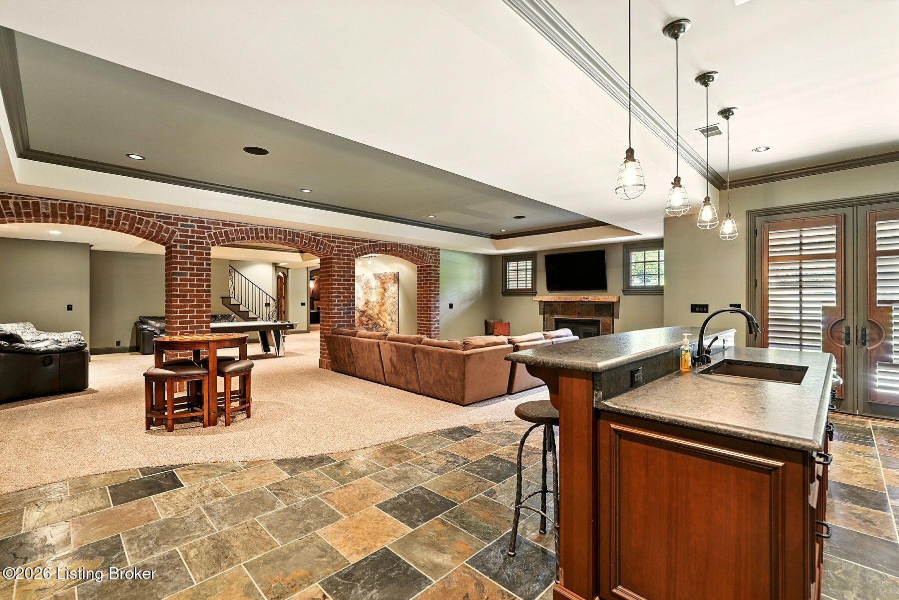 5402 Farm Ridge Ln