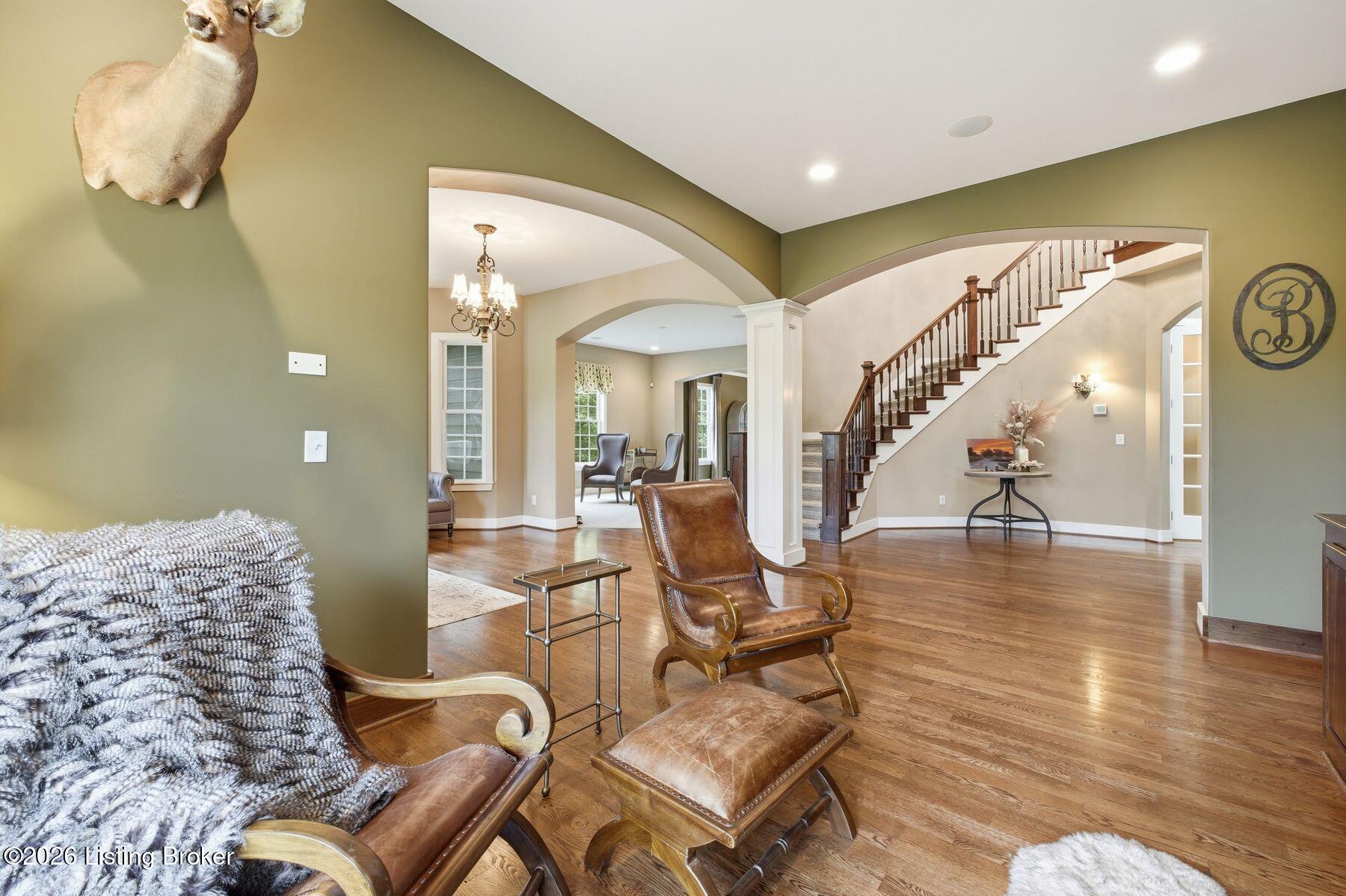 7901 Dobson Ln