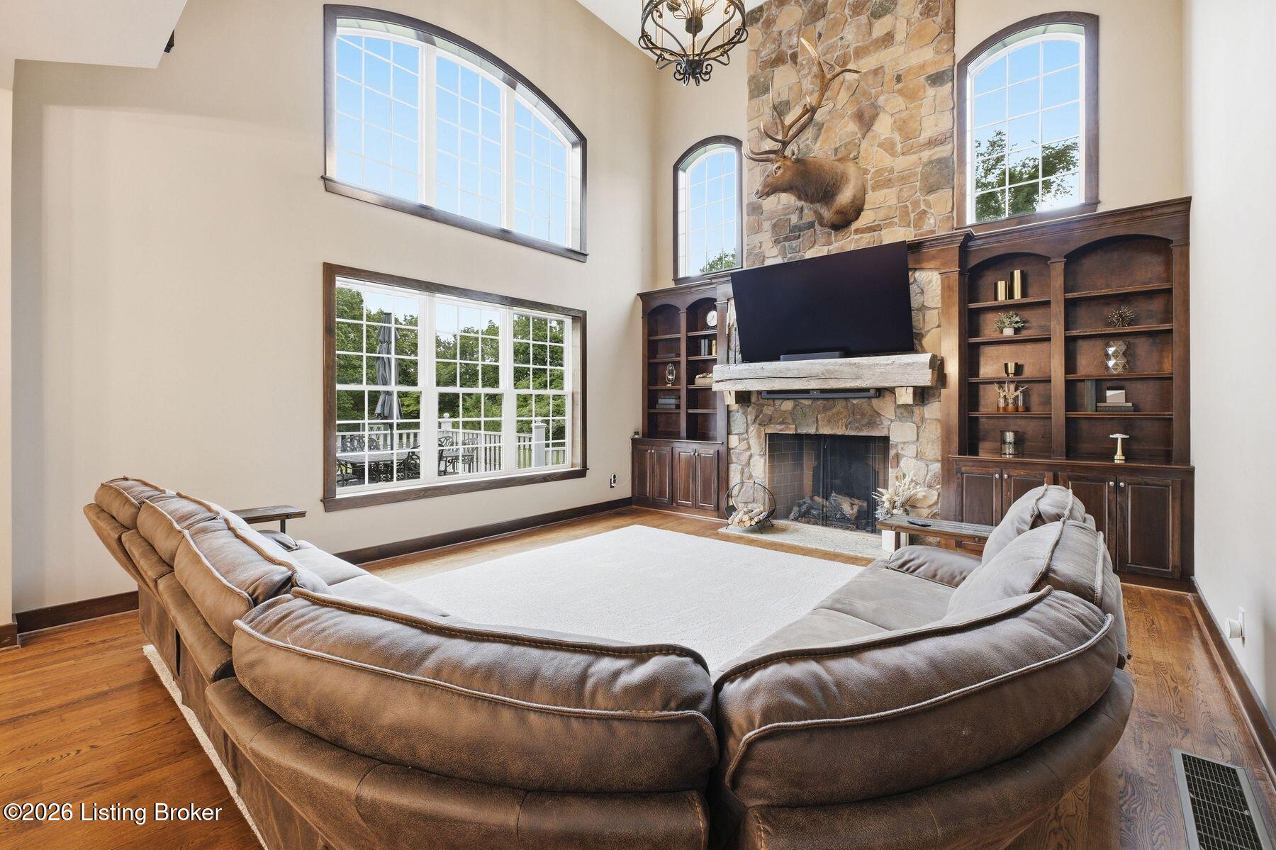 7901 Dobson Ln