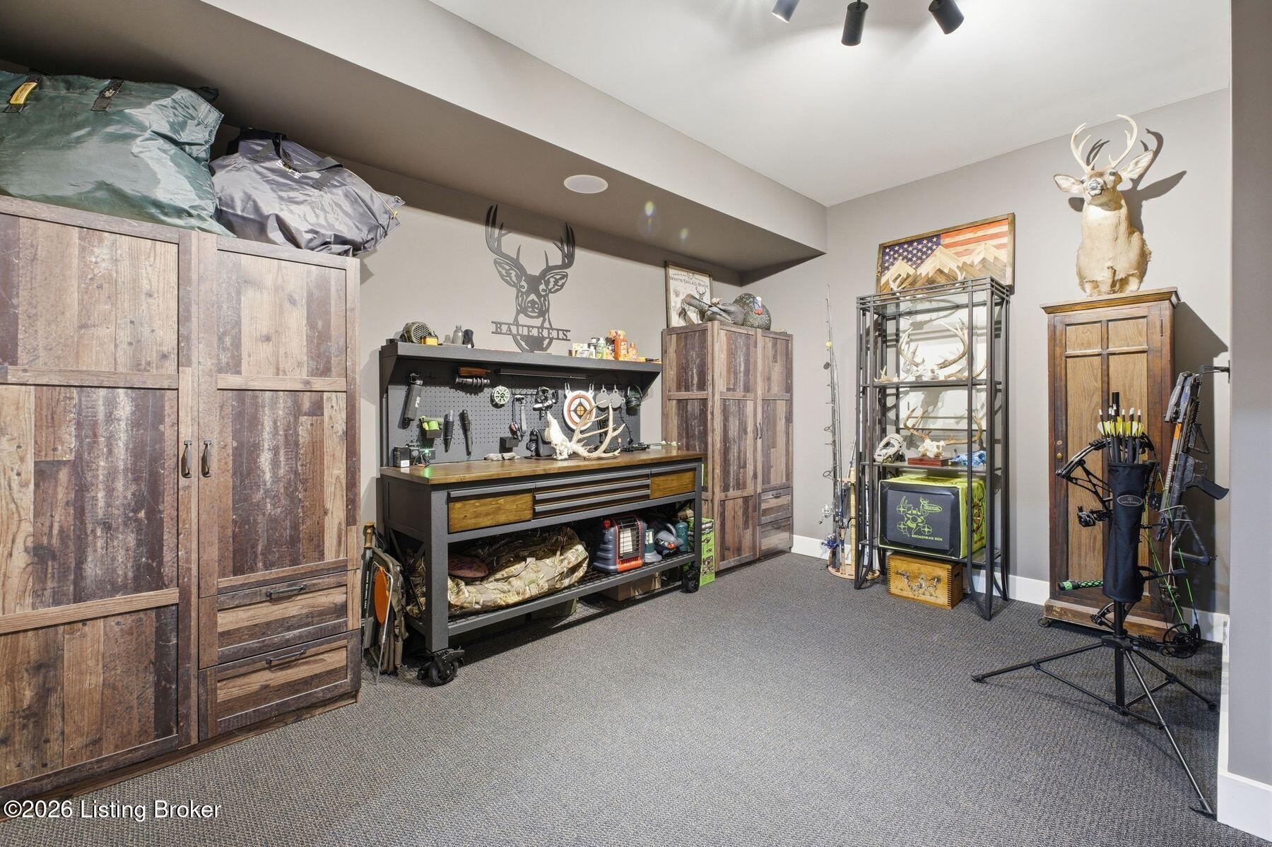 7901 Dobson Ln