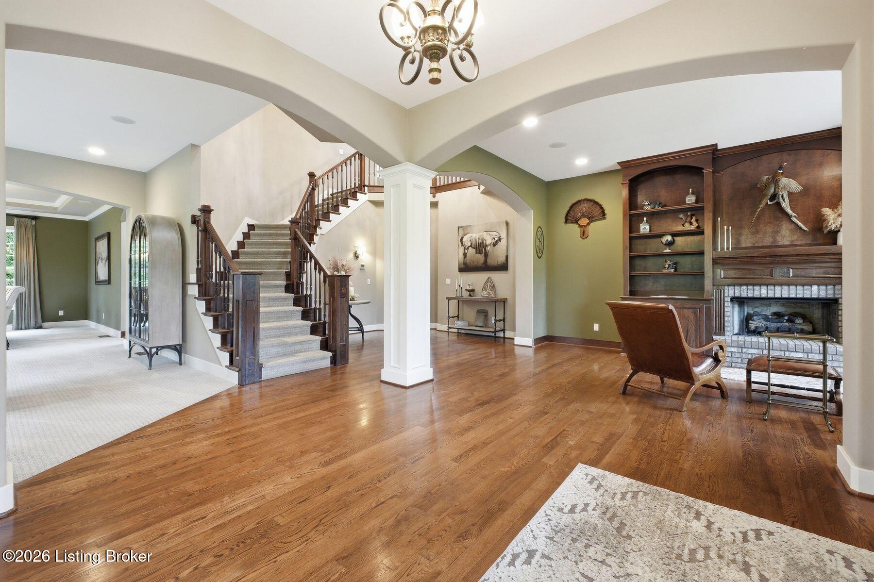 7901 Dobson Ln