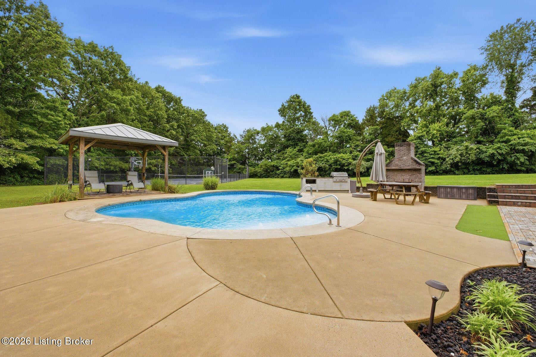 7901 Dobson Ln