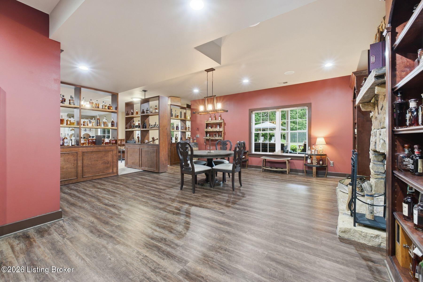 7901 Dobson Ln