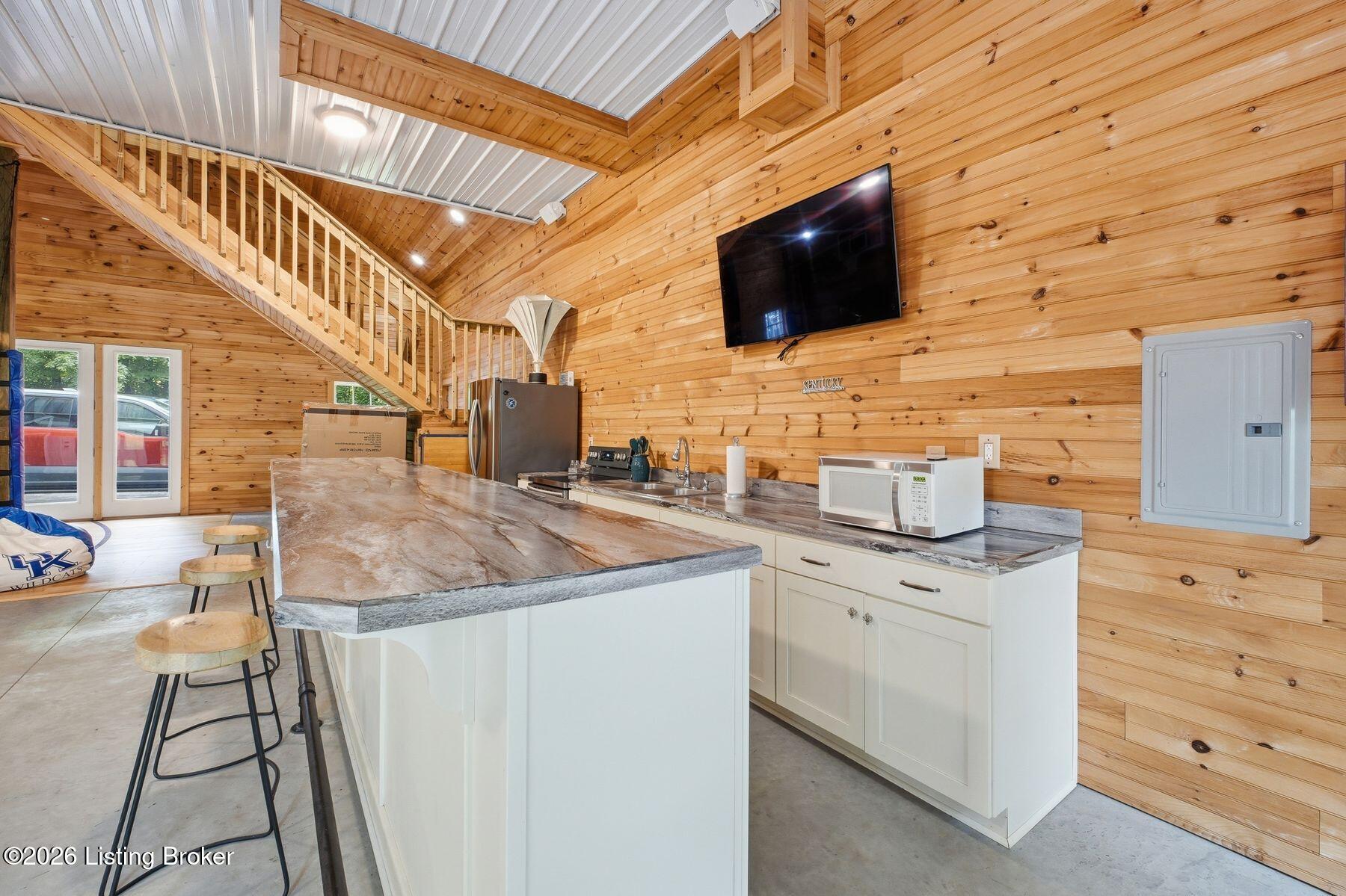 7901 Dobson Ln
