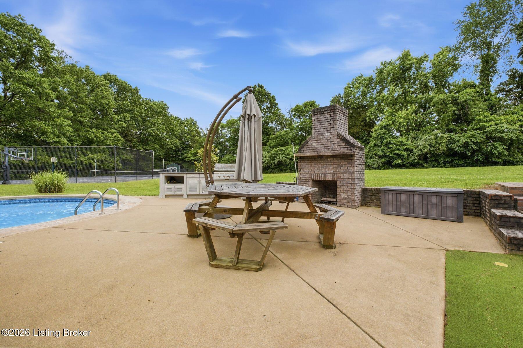 7901 Dobson Ln