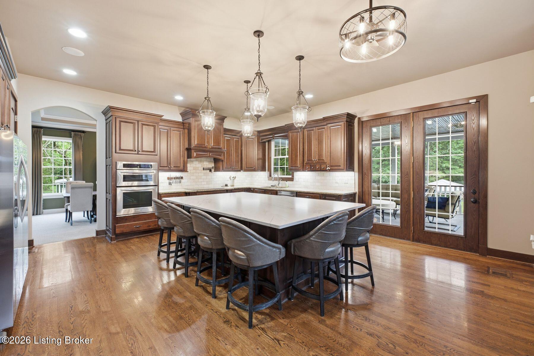 7901 Dobson Ln