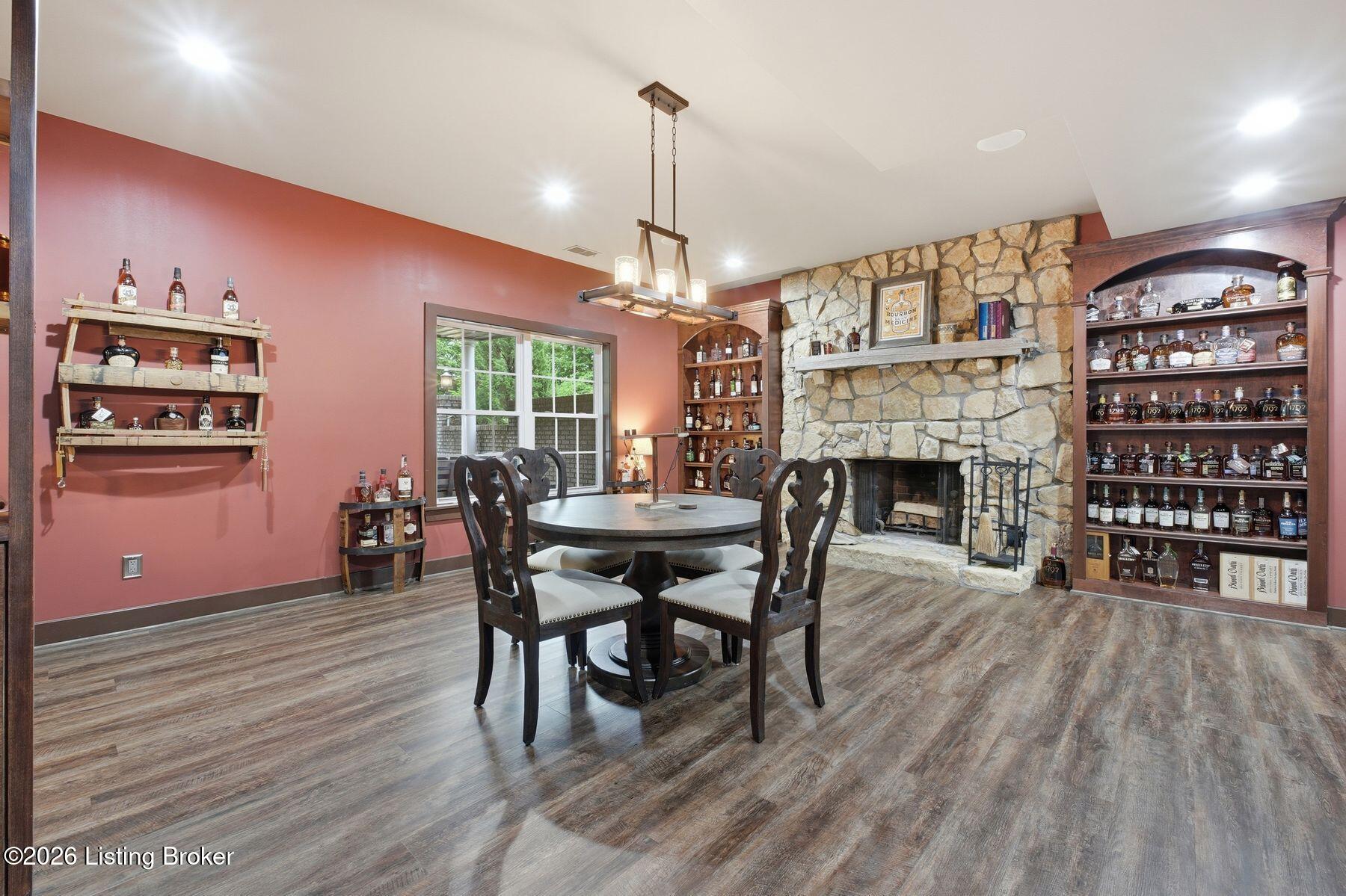 7901 Dobson Ln