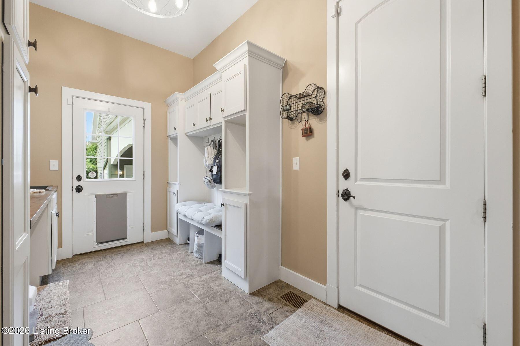 7901 Dobson Ln
