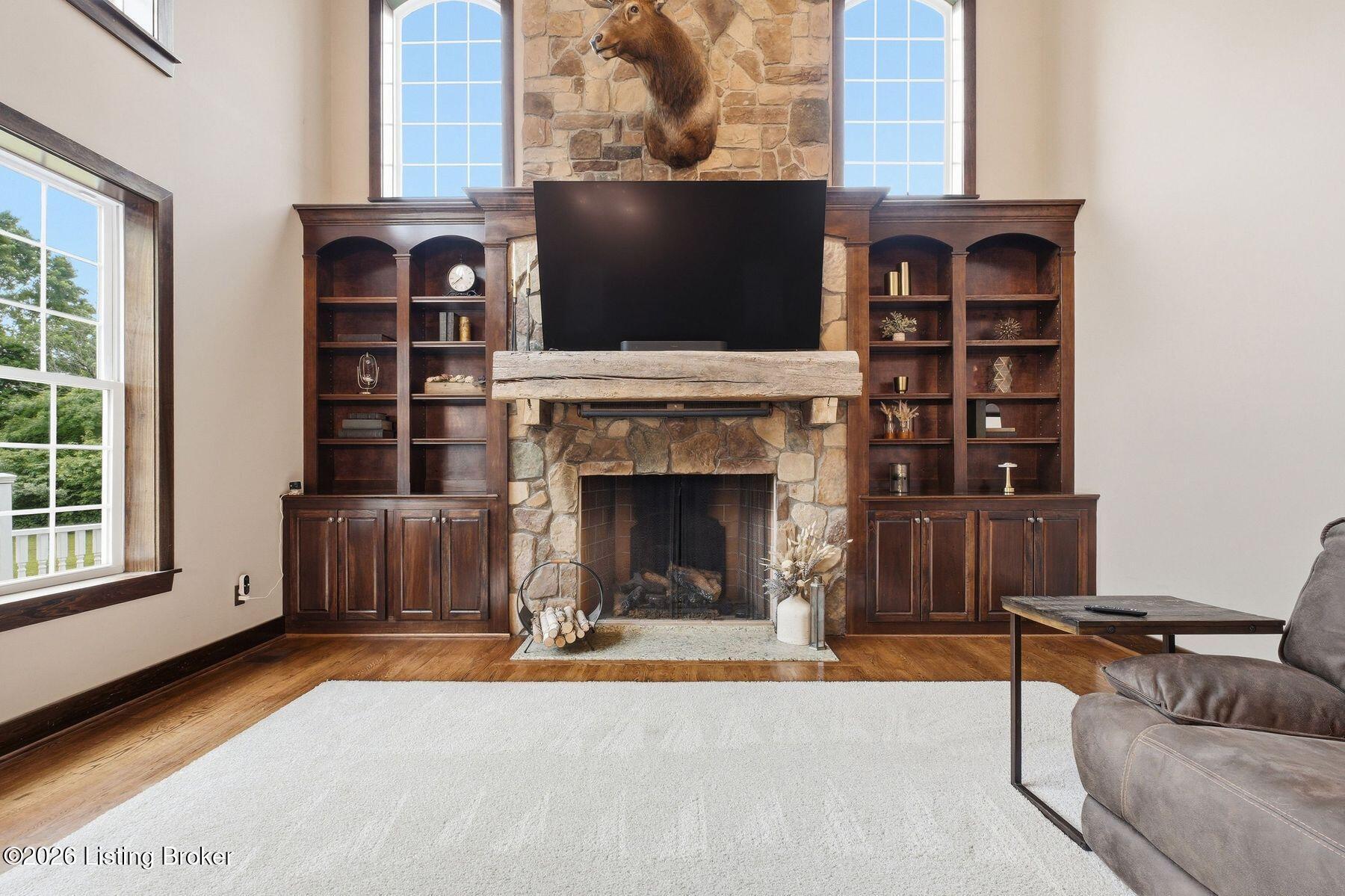 7901 Dobson Ln