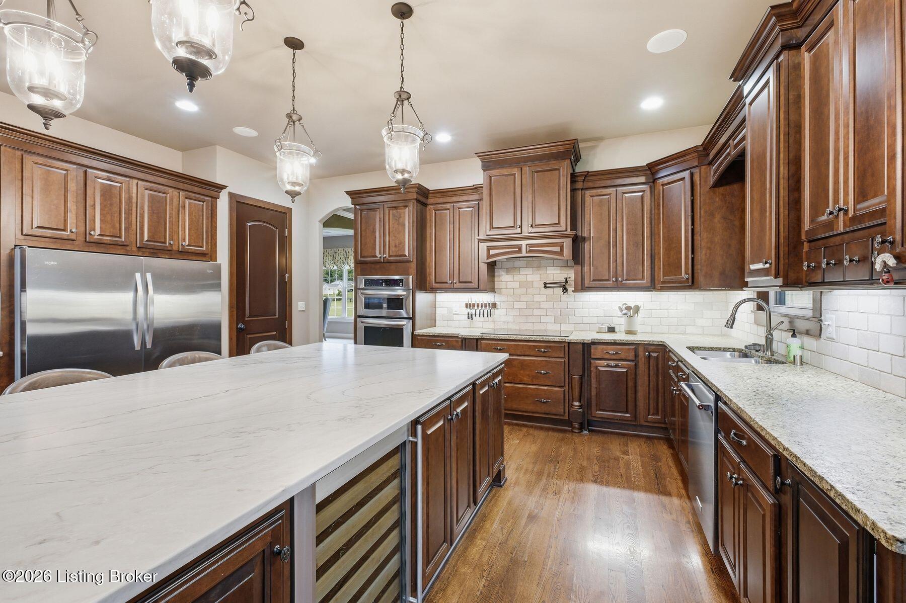 7901 Dobson Ln