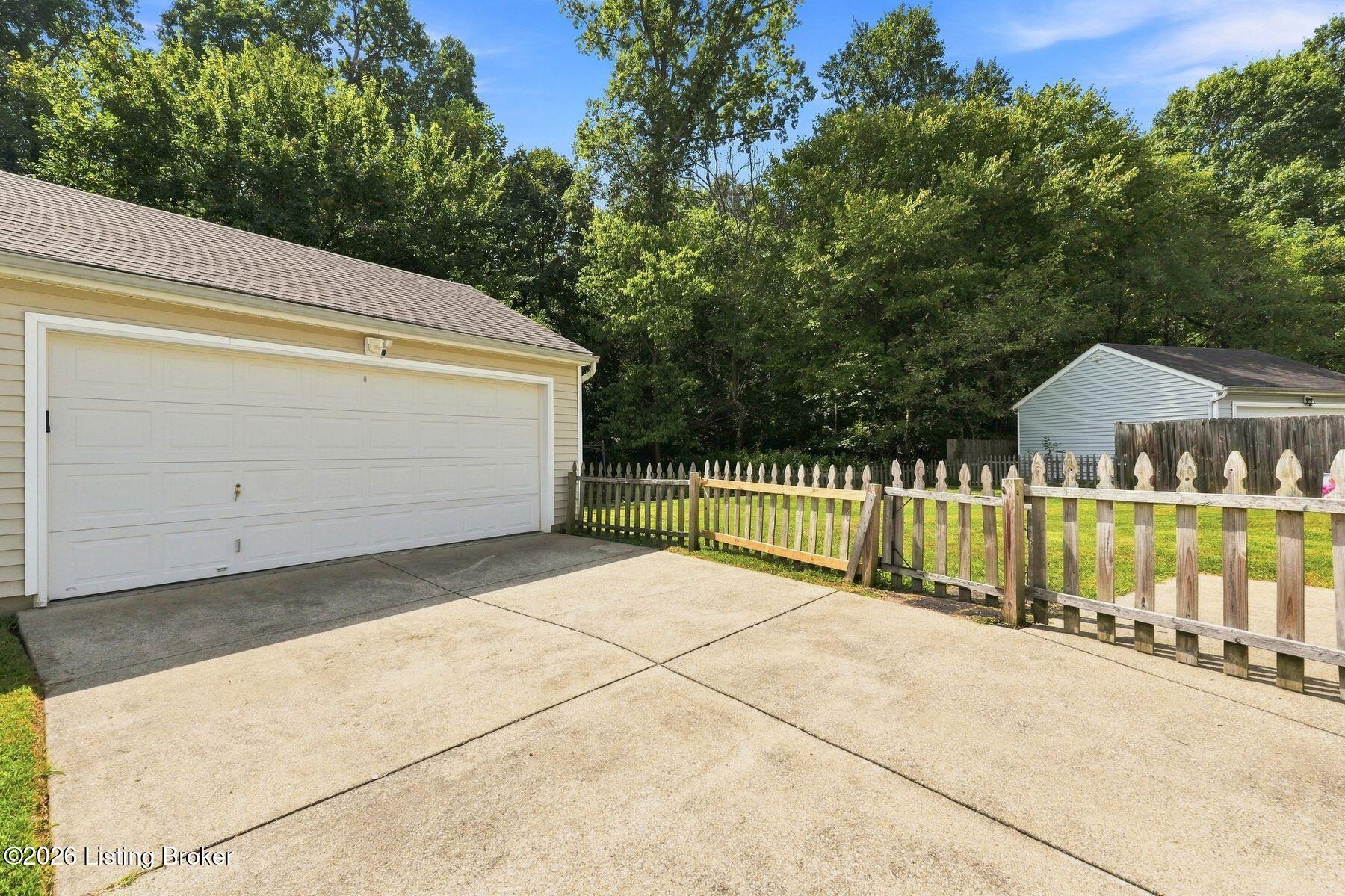 6314 Maravian Dr