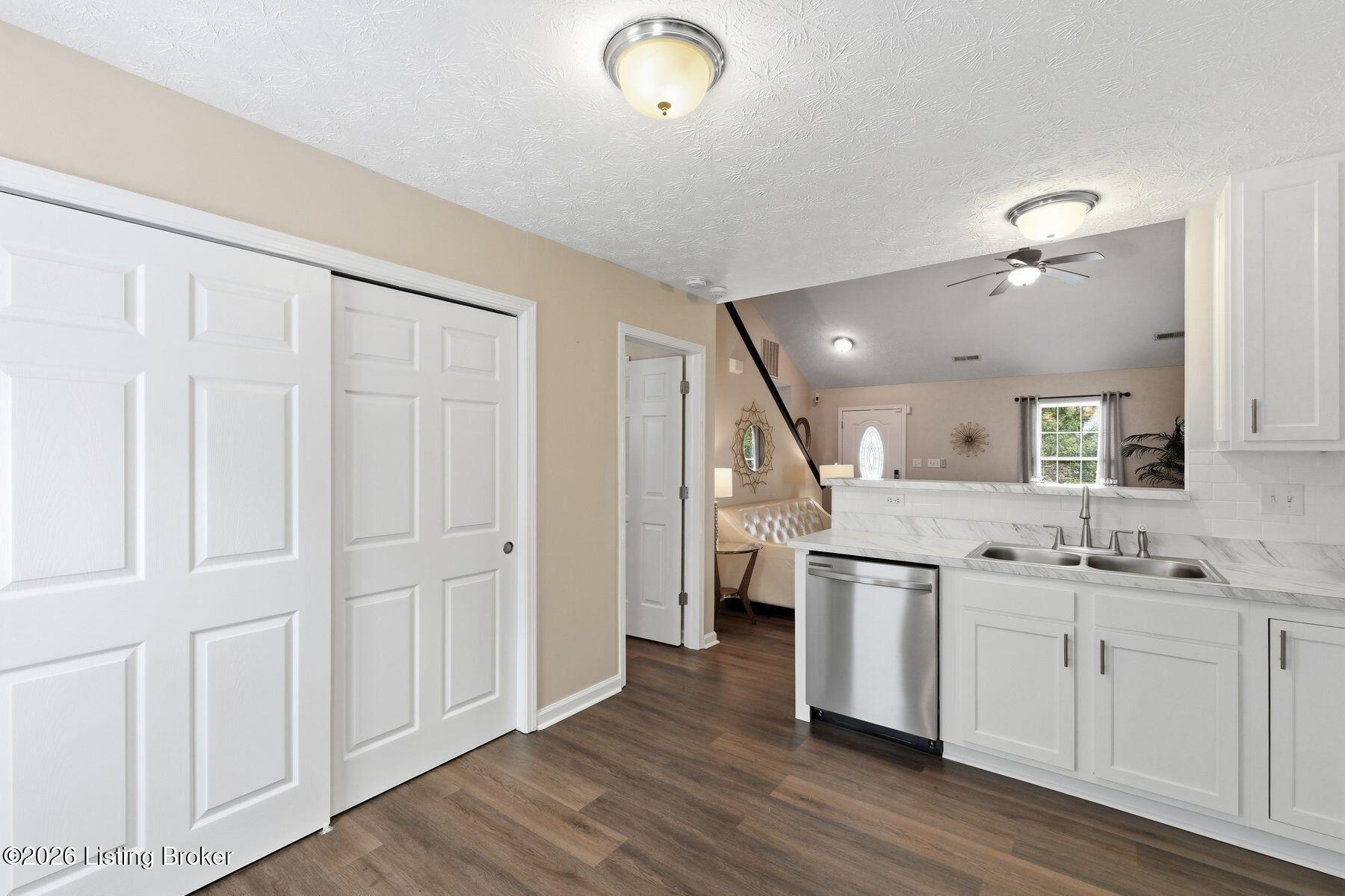 6314 Maravian Dr