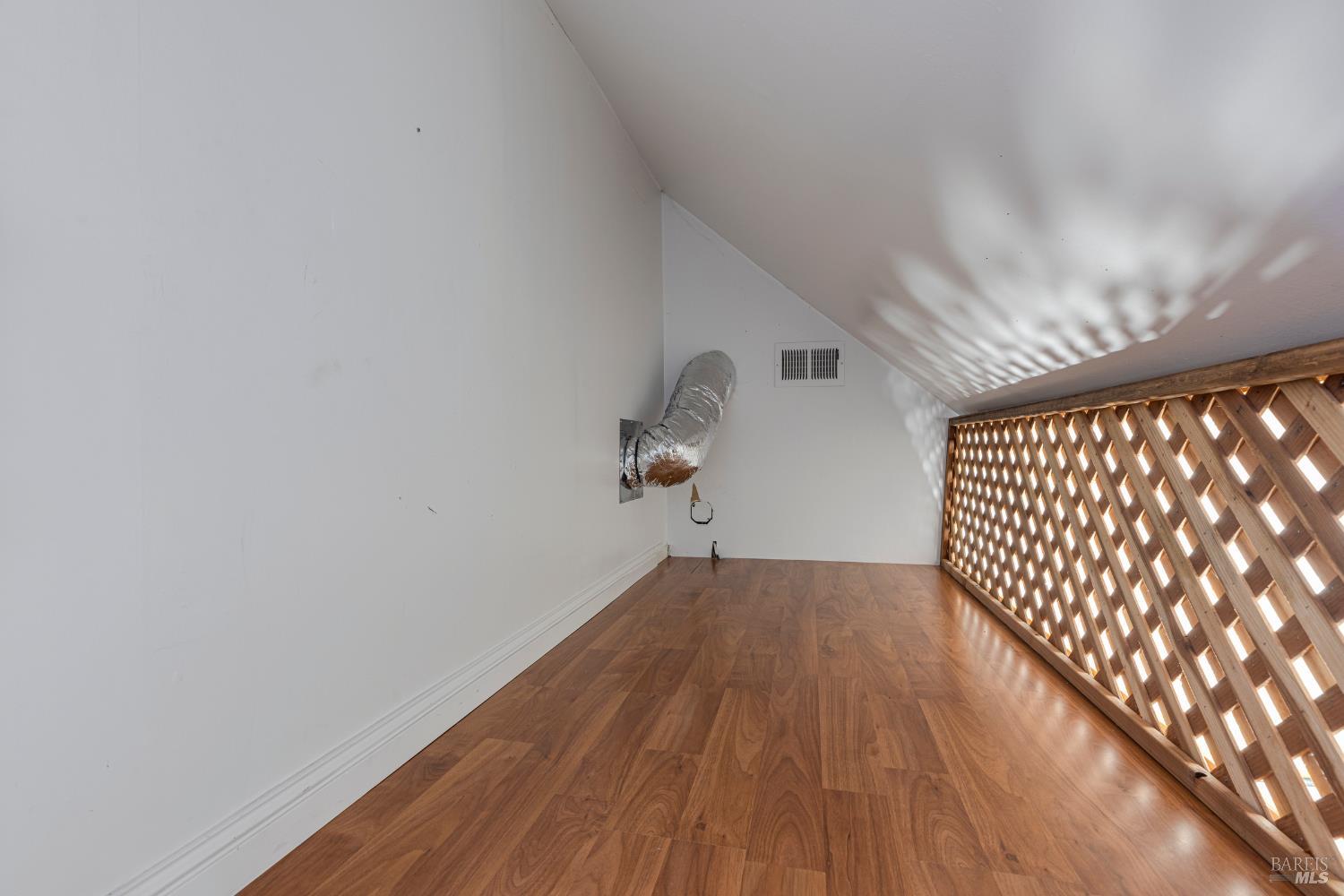 342 Keller St