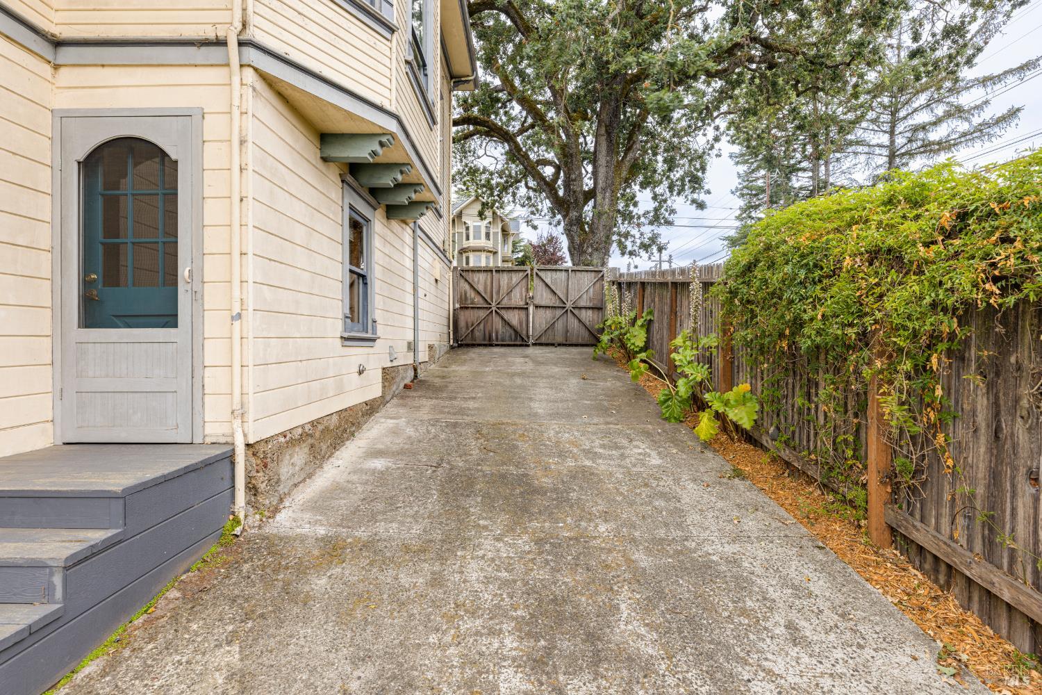 342 Keller St