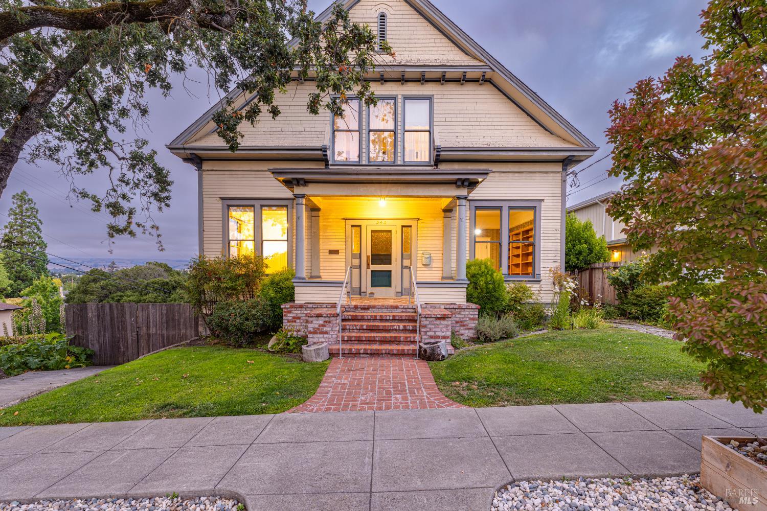 342 Keller St