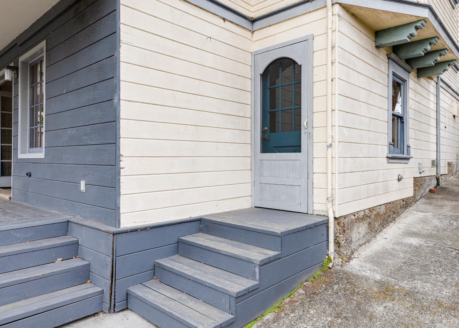 342 Keller St