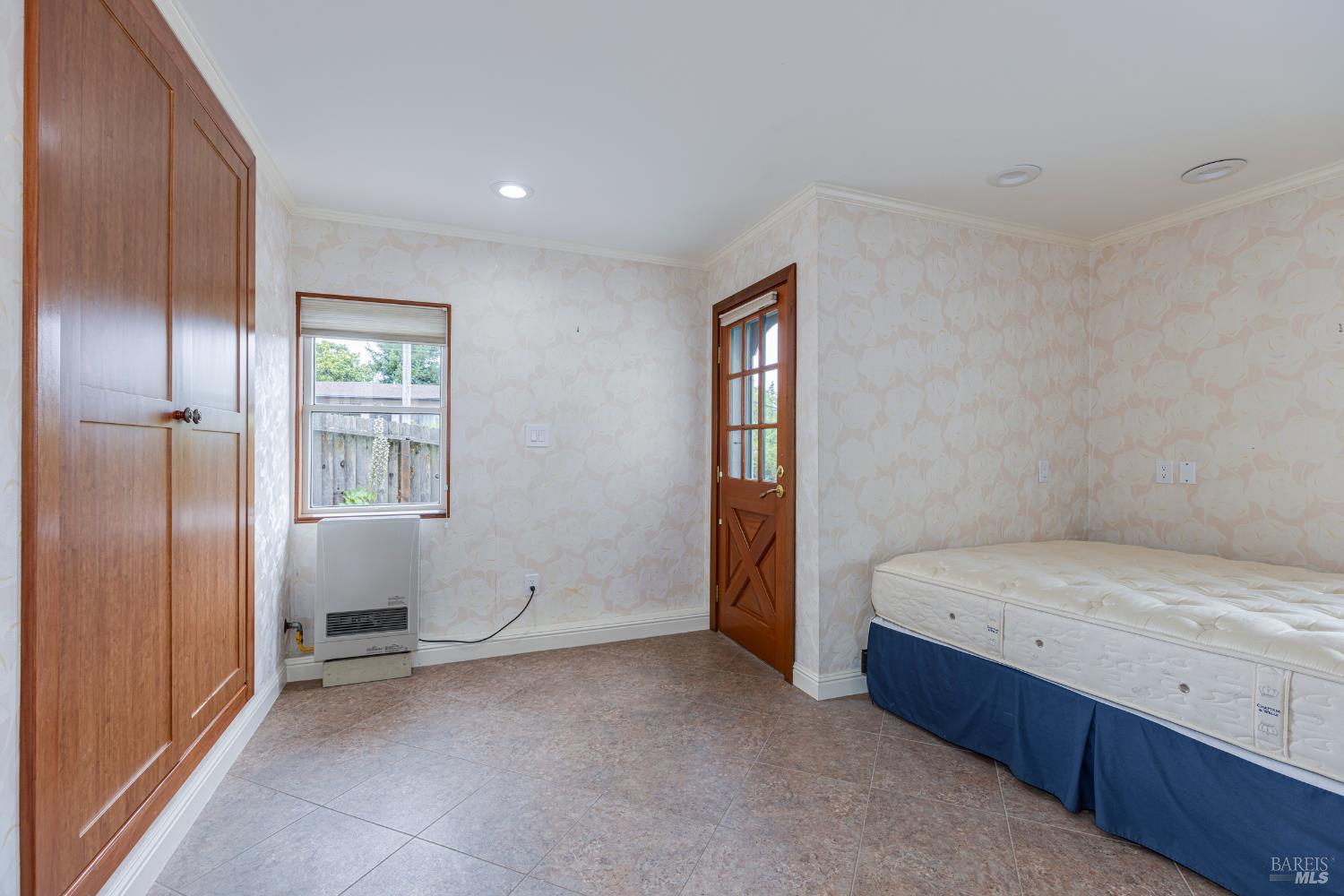 342 Keller St
