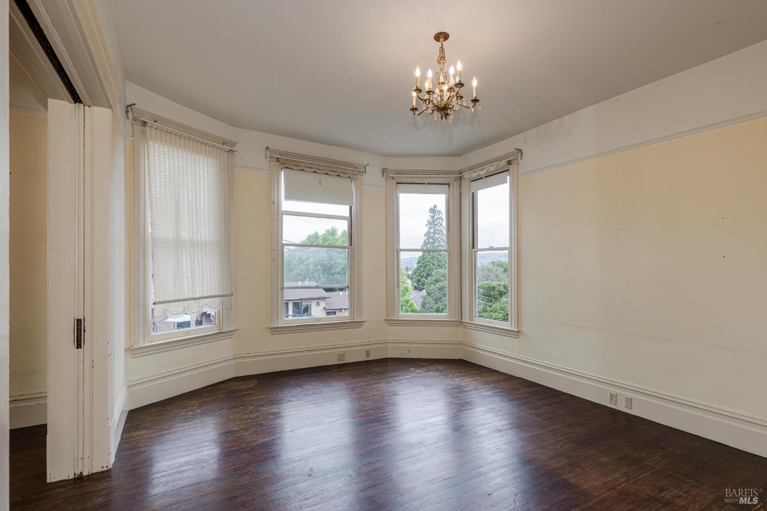 342 Keller St