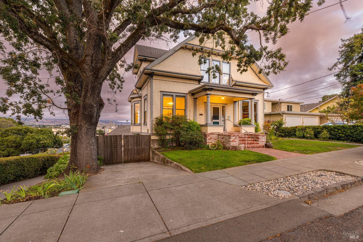 342 Keller St
