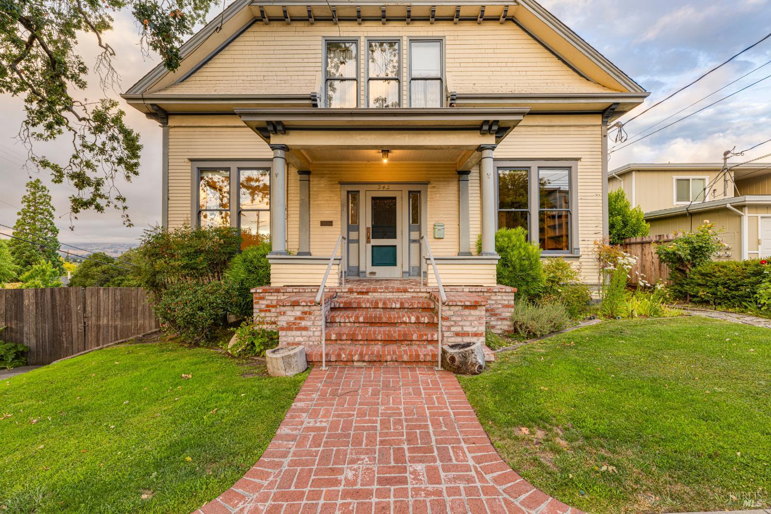 342 Keller St