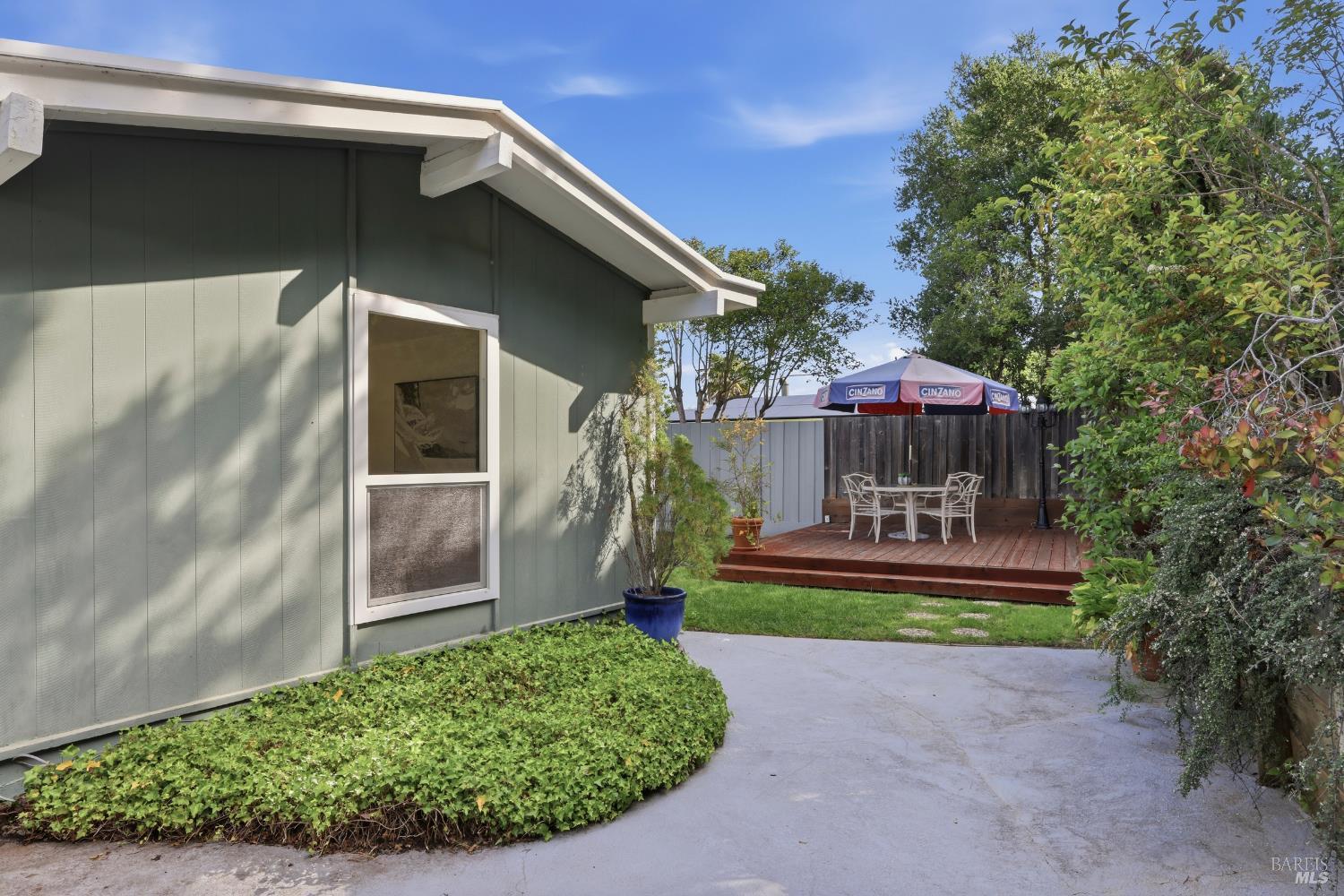 695 Sunset Parkway