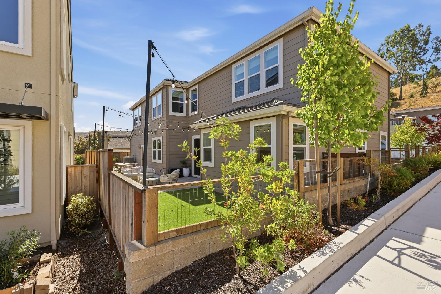 547 Sapphire Street