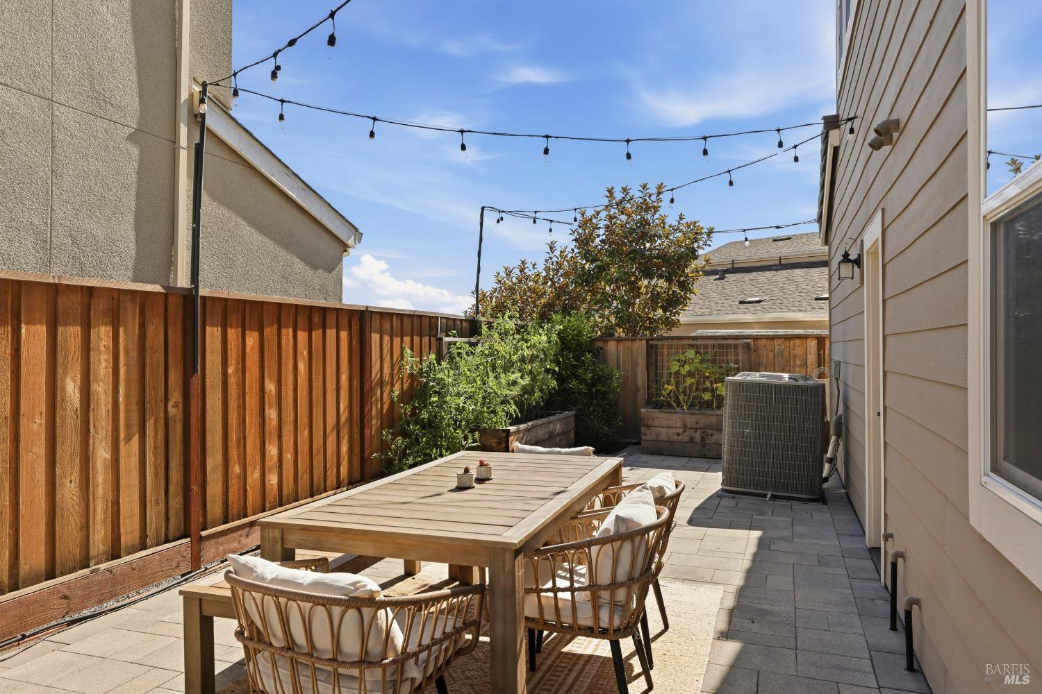 547 Sapphire Street