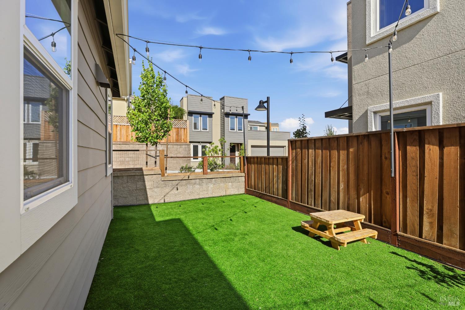 547 Sapphire Street