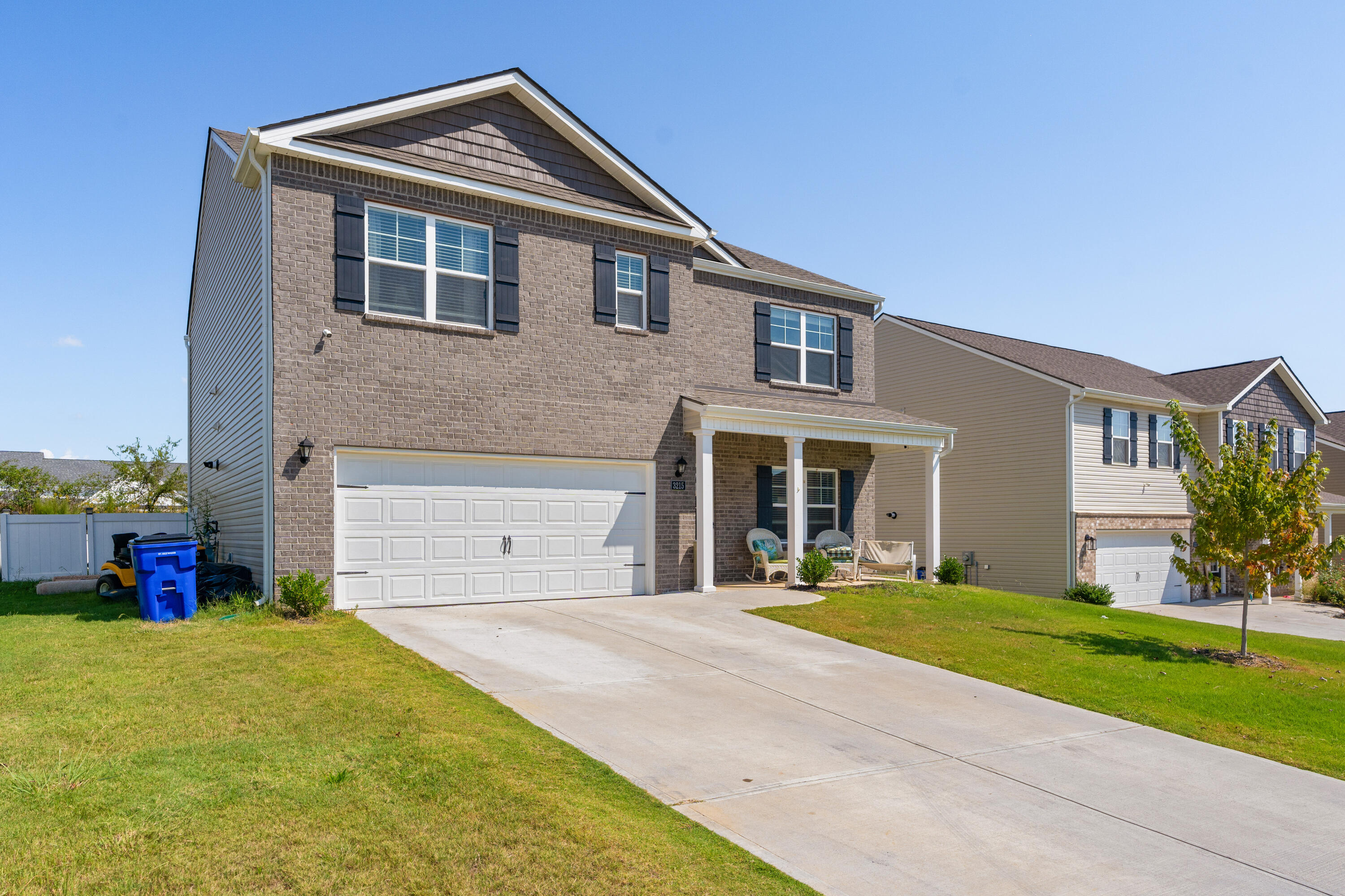3215 Meadow Creek Way NE