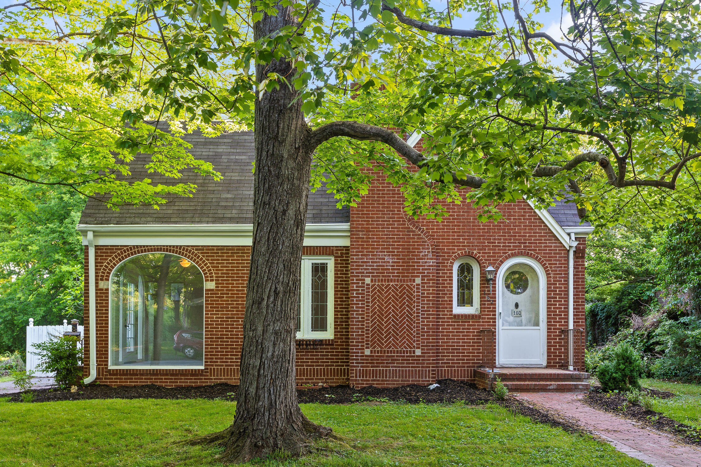 160 Centenary Avenue NW