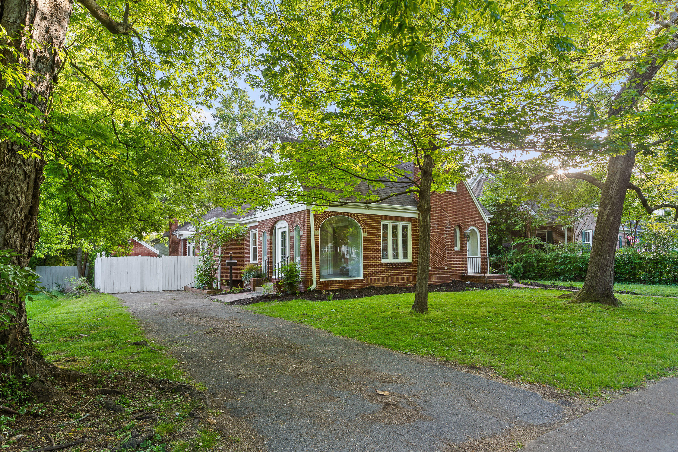 160 Centenary Avenue NW