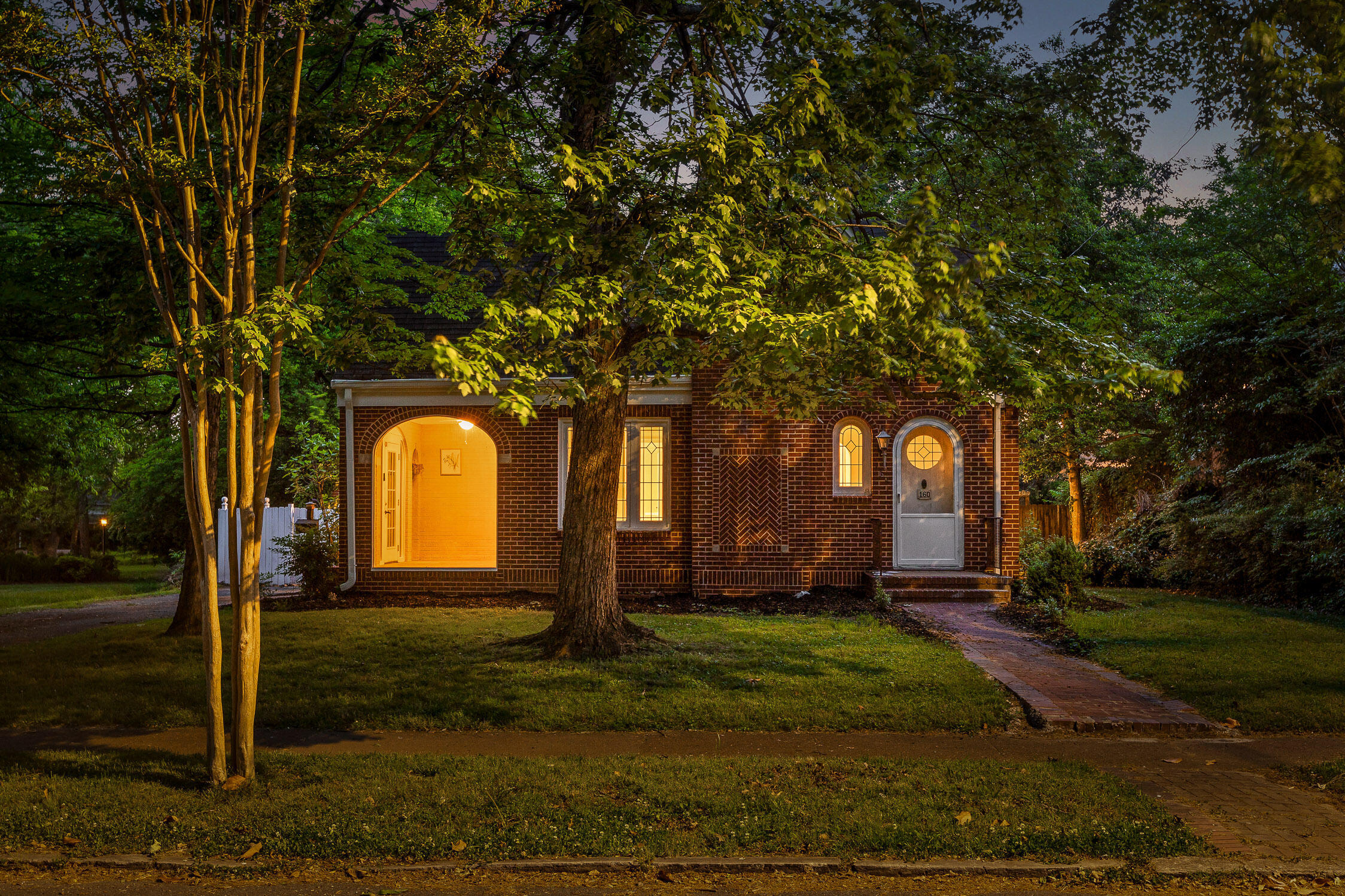 160 Centenary Avenue NW