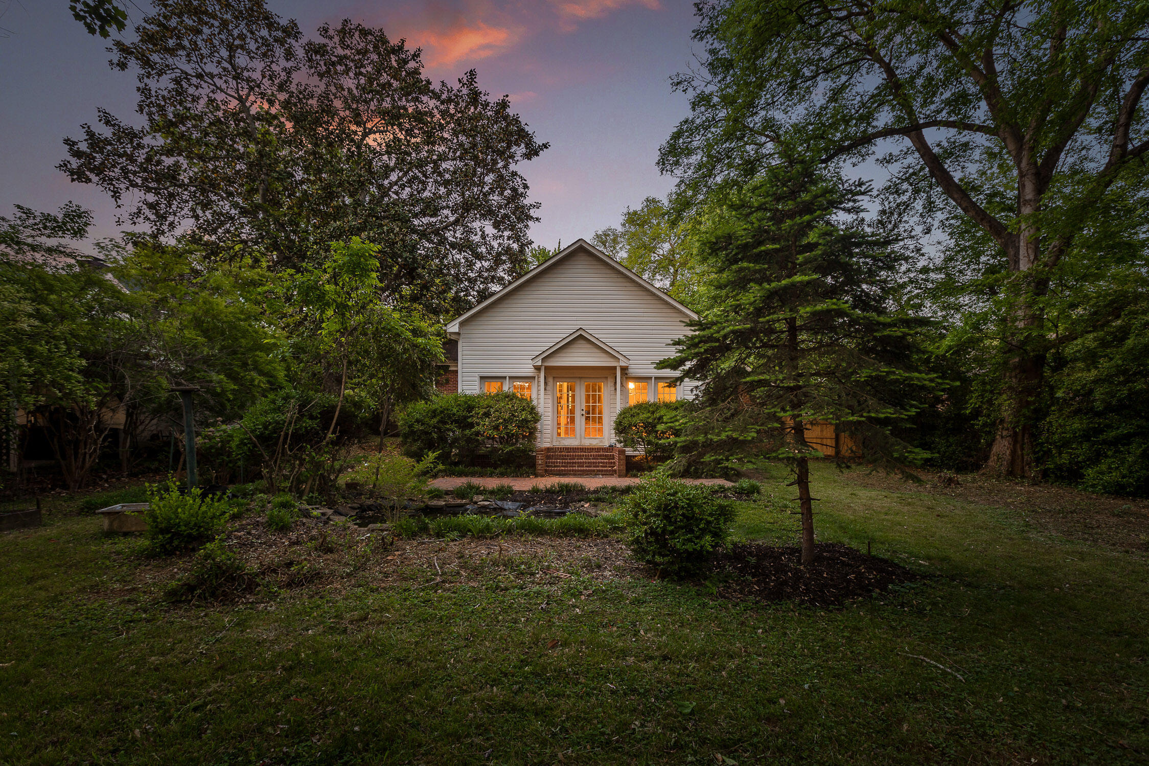 160 Centenary Avenue NW