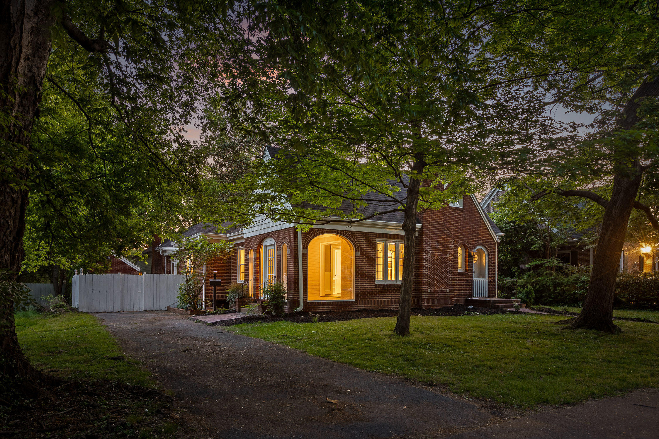 160 Centenary Avenue NW
