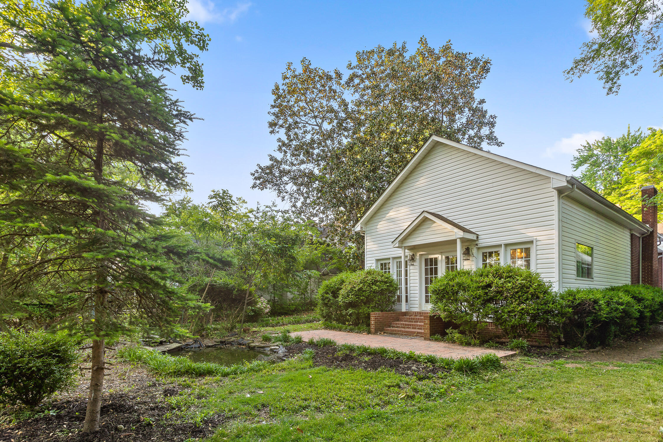 160 Centenary Avenue NW