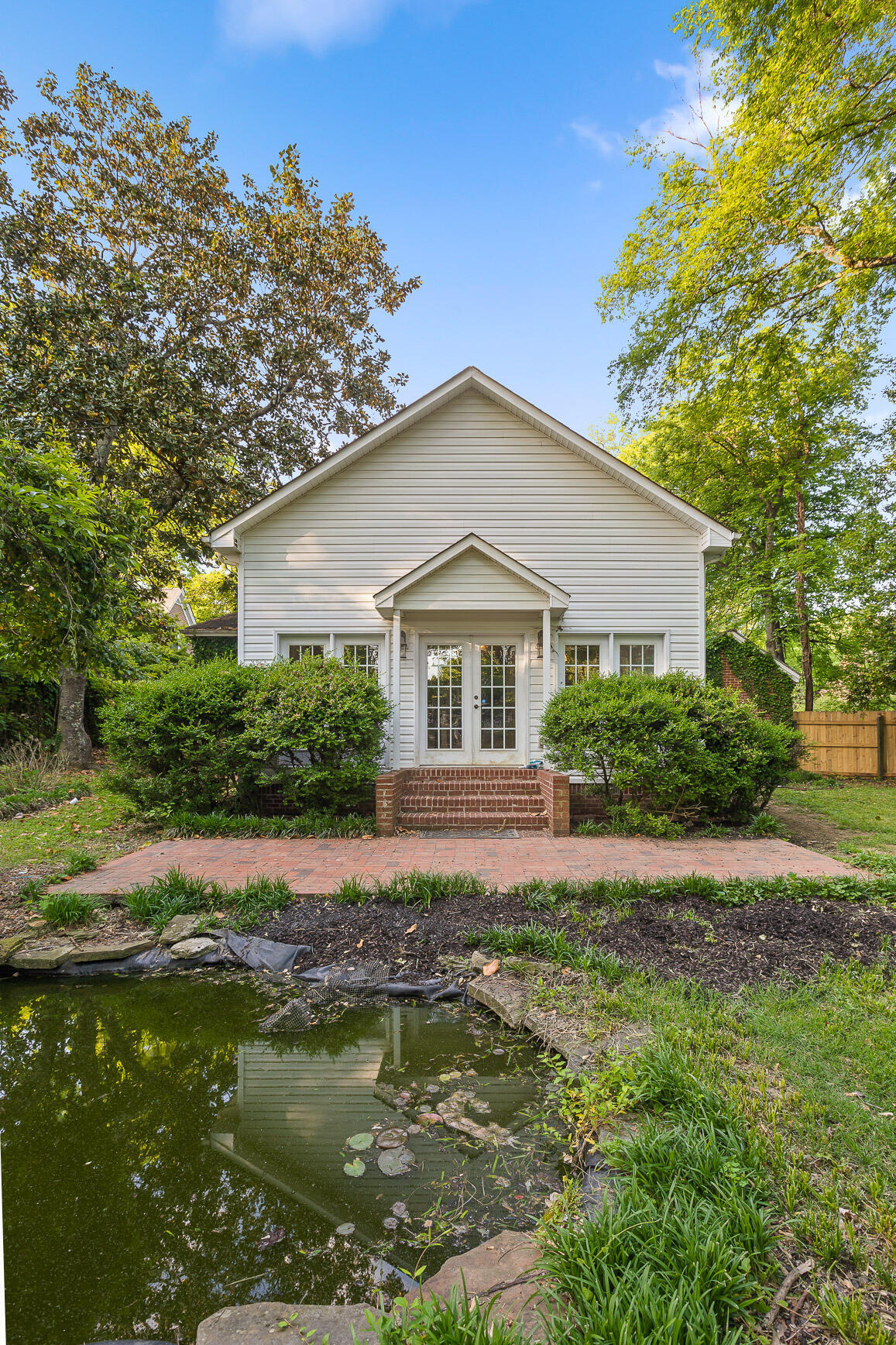160 Centenary Avenue NW