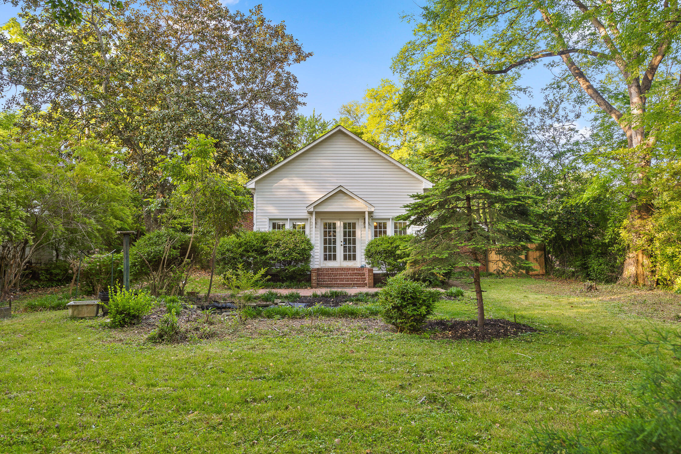160 Centenary Avenue NW