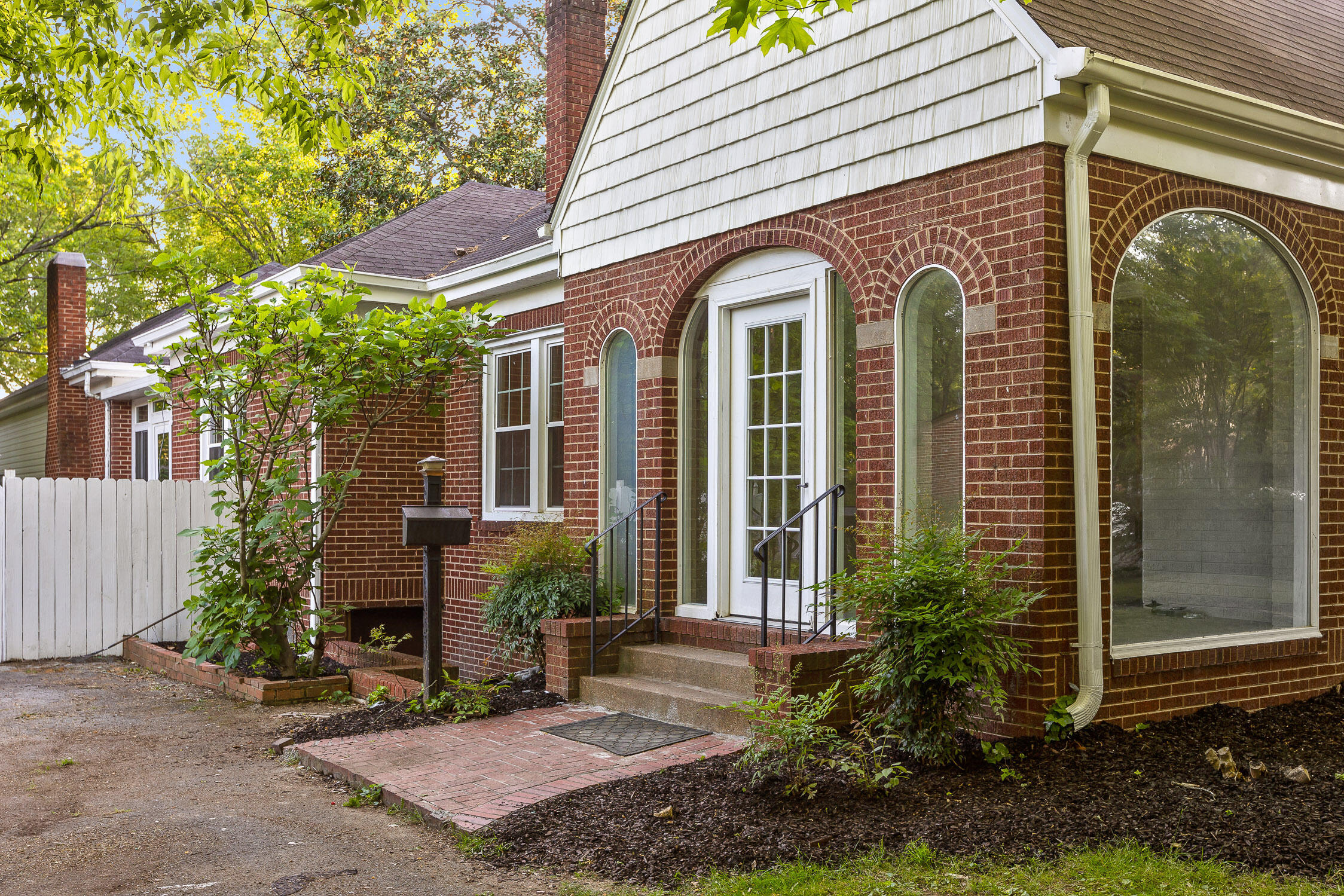 160 Centenary Avenue NW