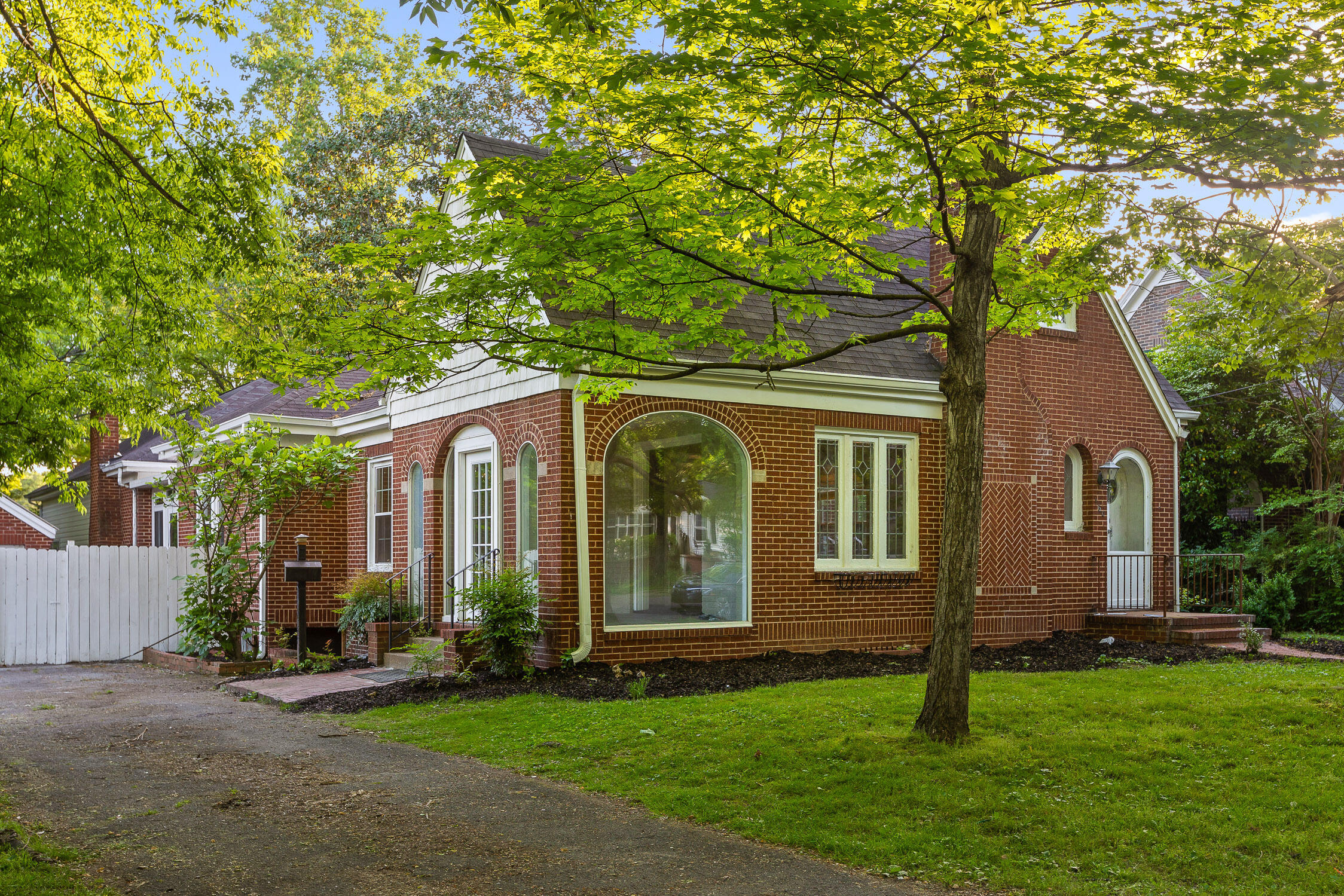 160 Centenary Avenue NW