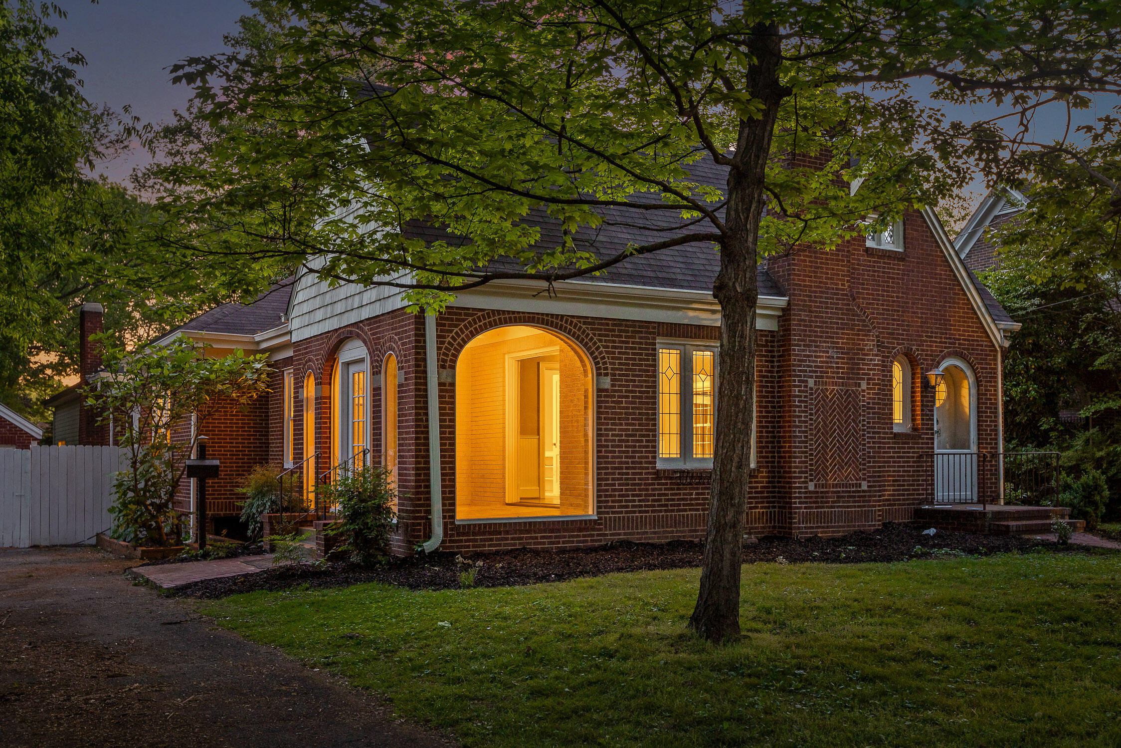 160 Centenary Avenue NW