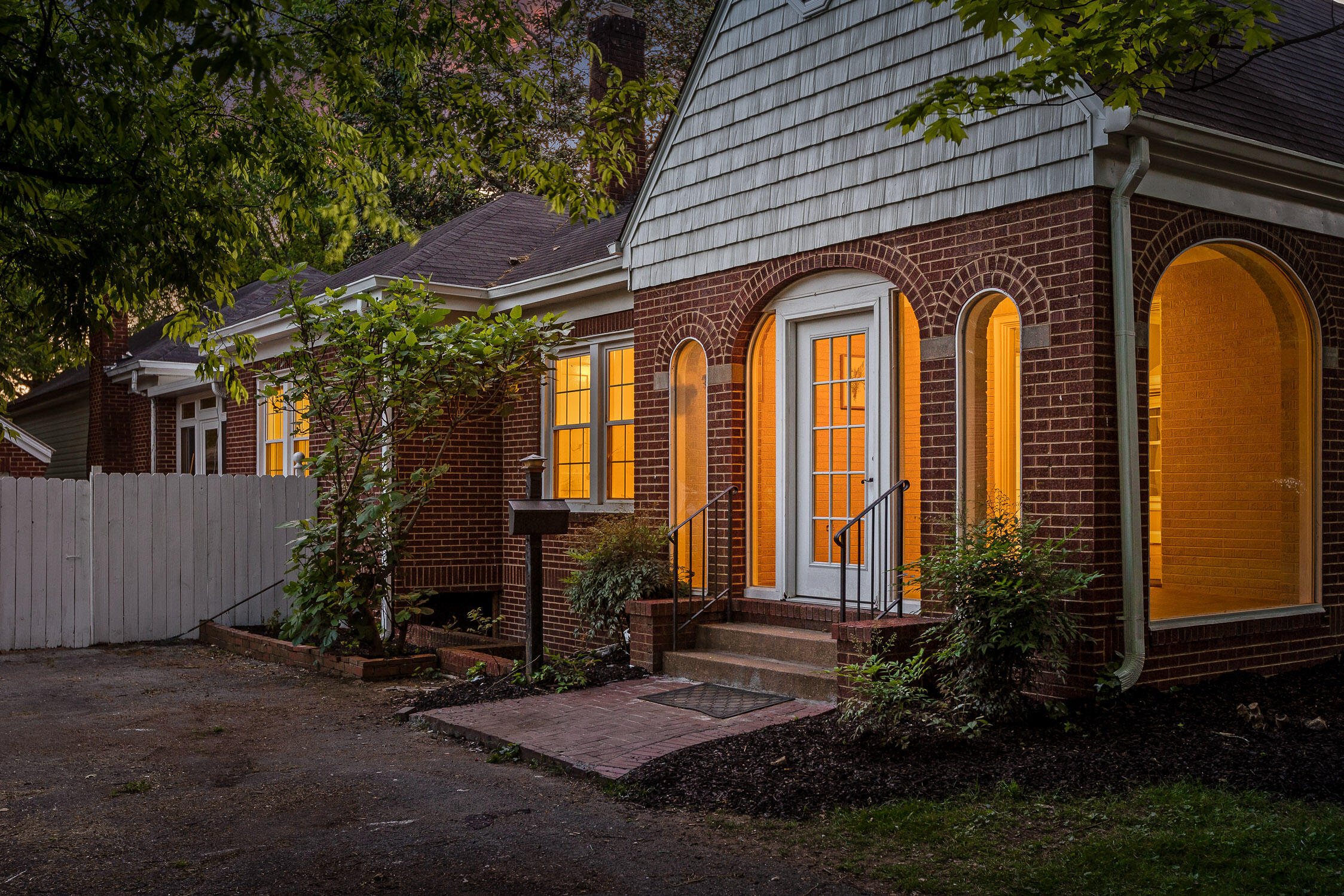 160 Centenary Avenue NW