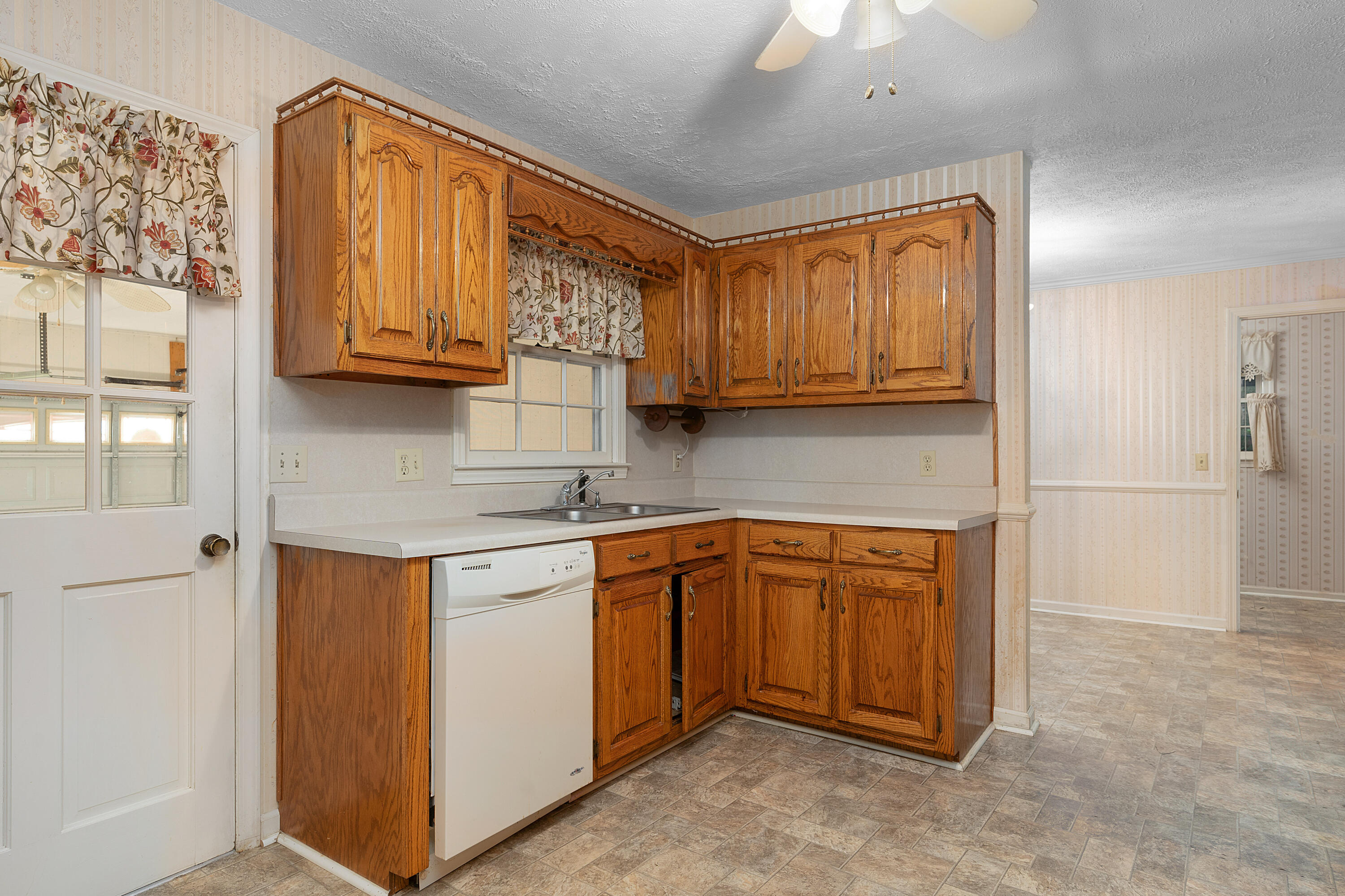 178 Quinton Drive SW
