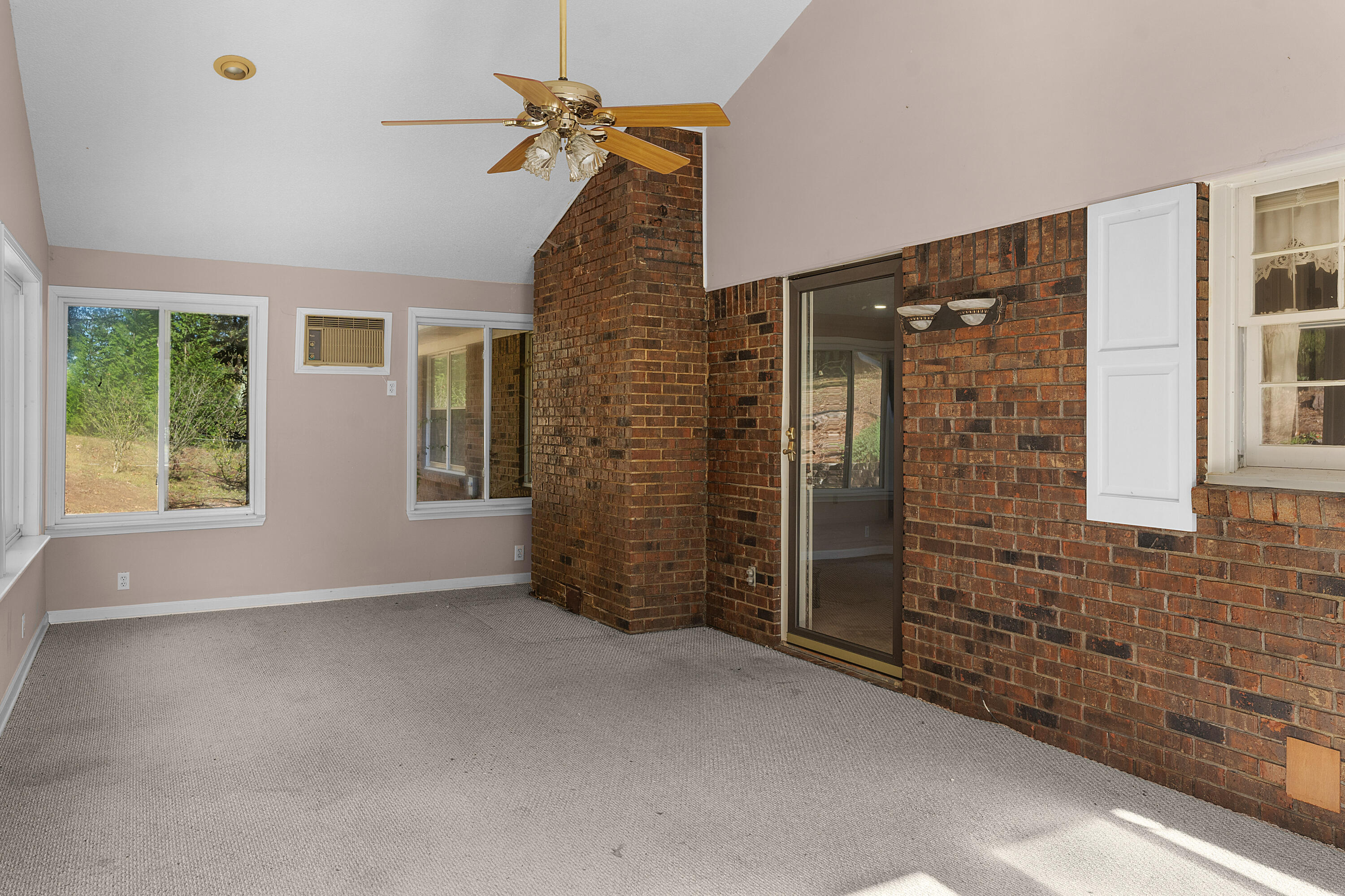 178 Quinton Drive SW