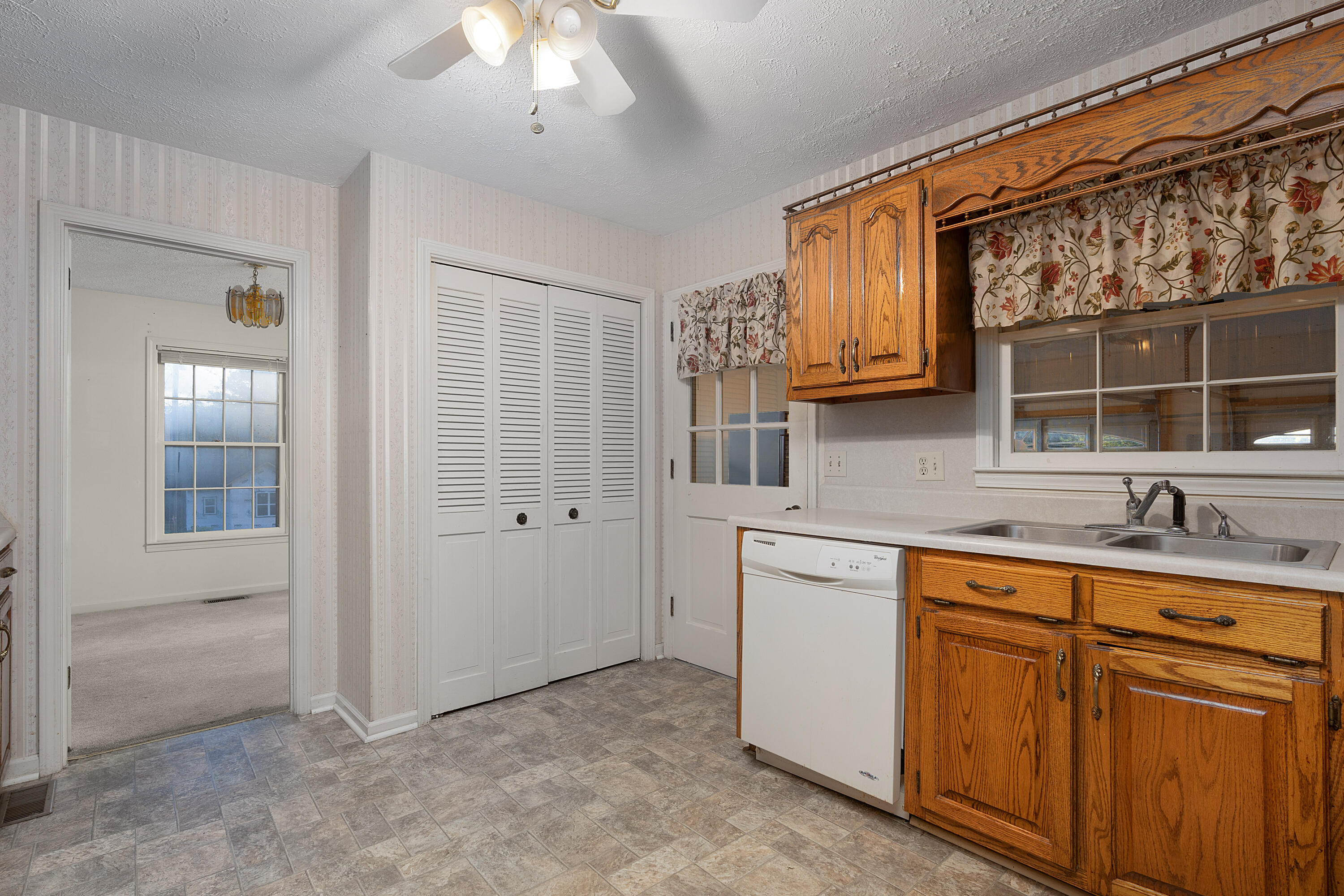 178 Quinton Drive SW