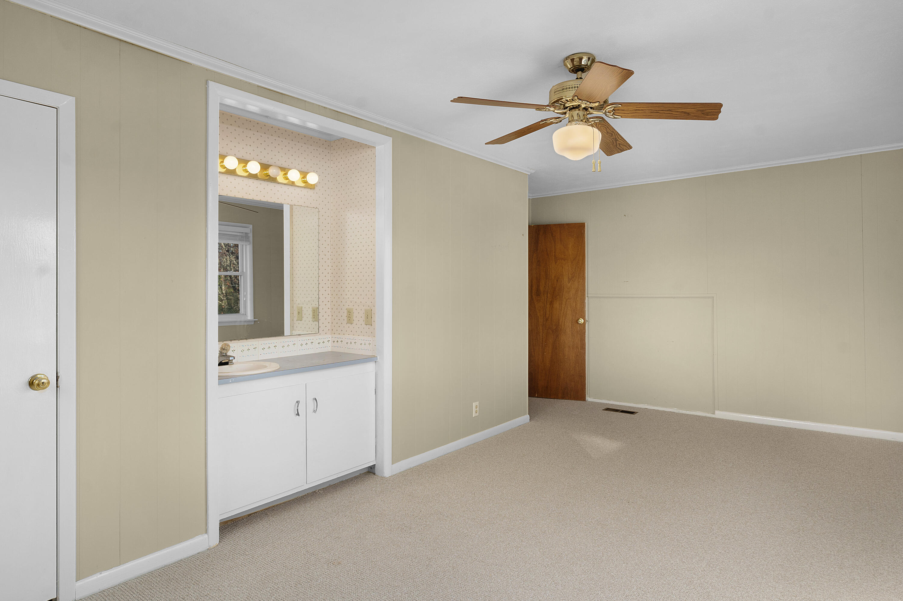 1206 Peter Pan Road