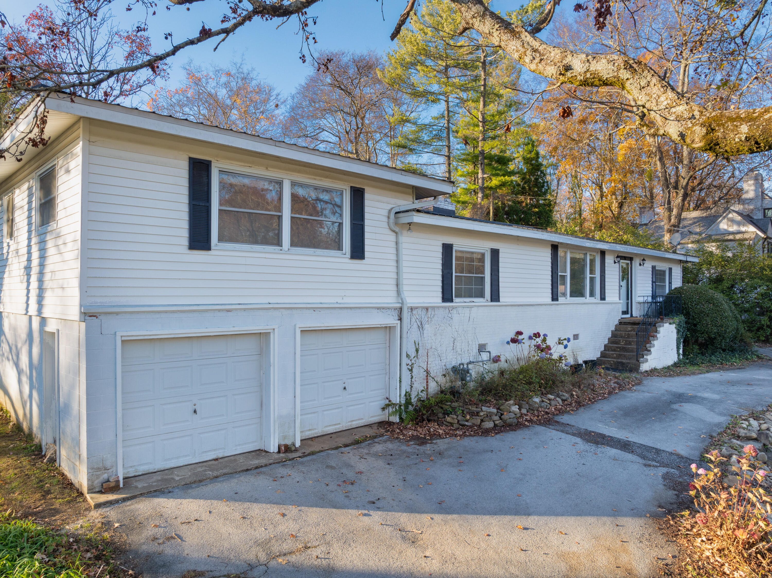 1206 Peter Pan Road