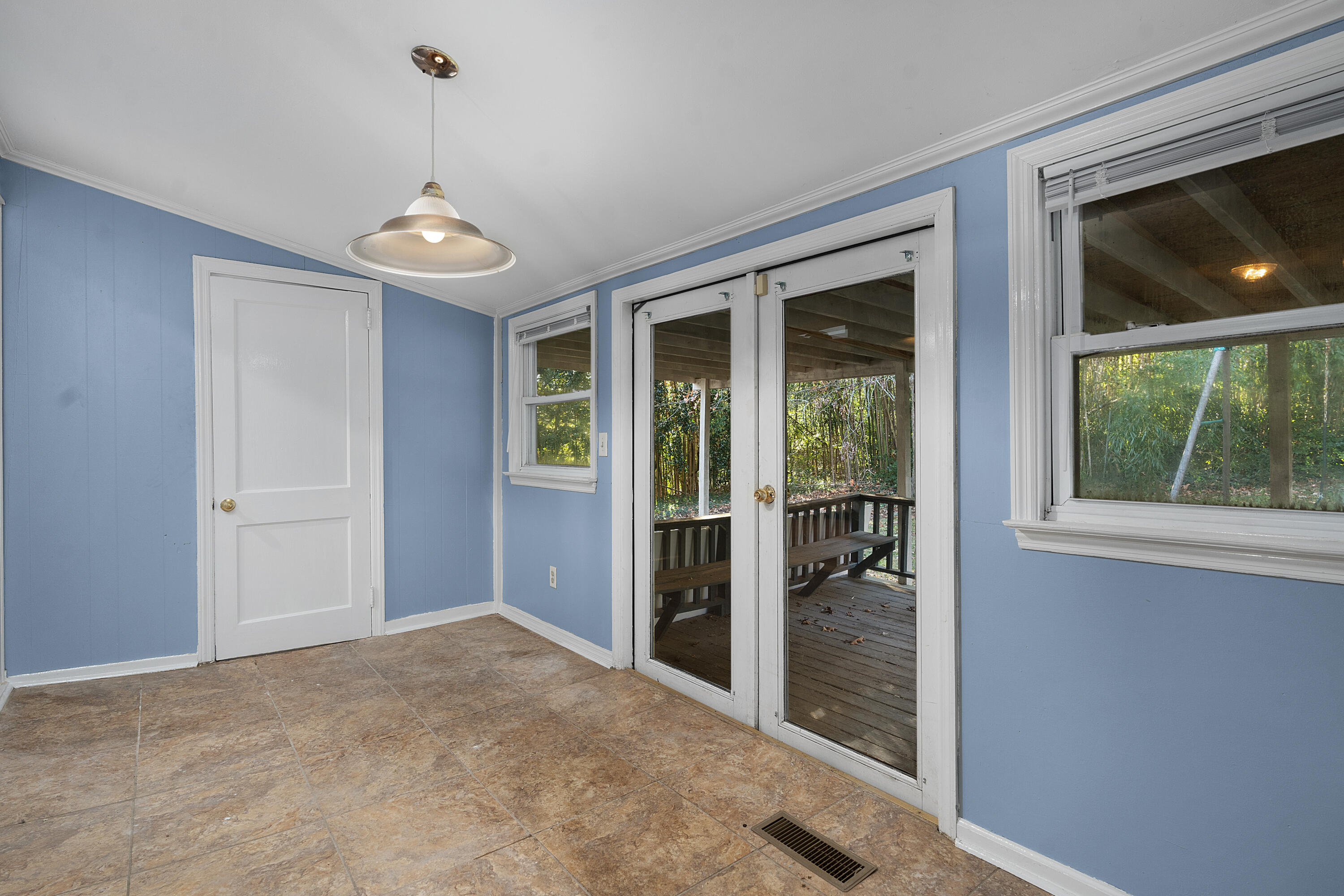 1206 Peter Pan Road