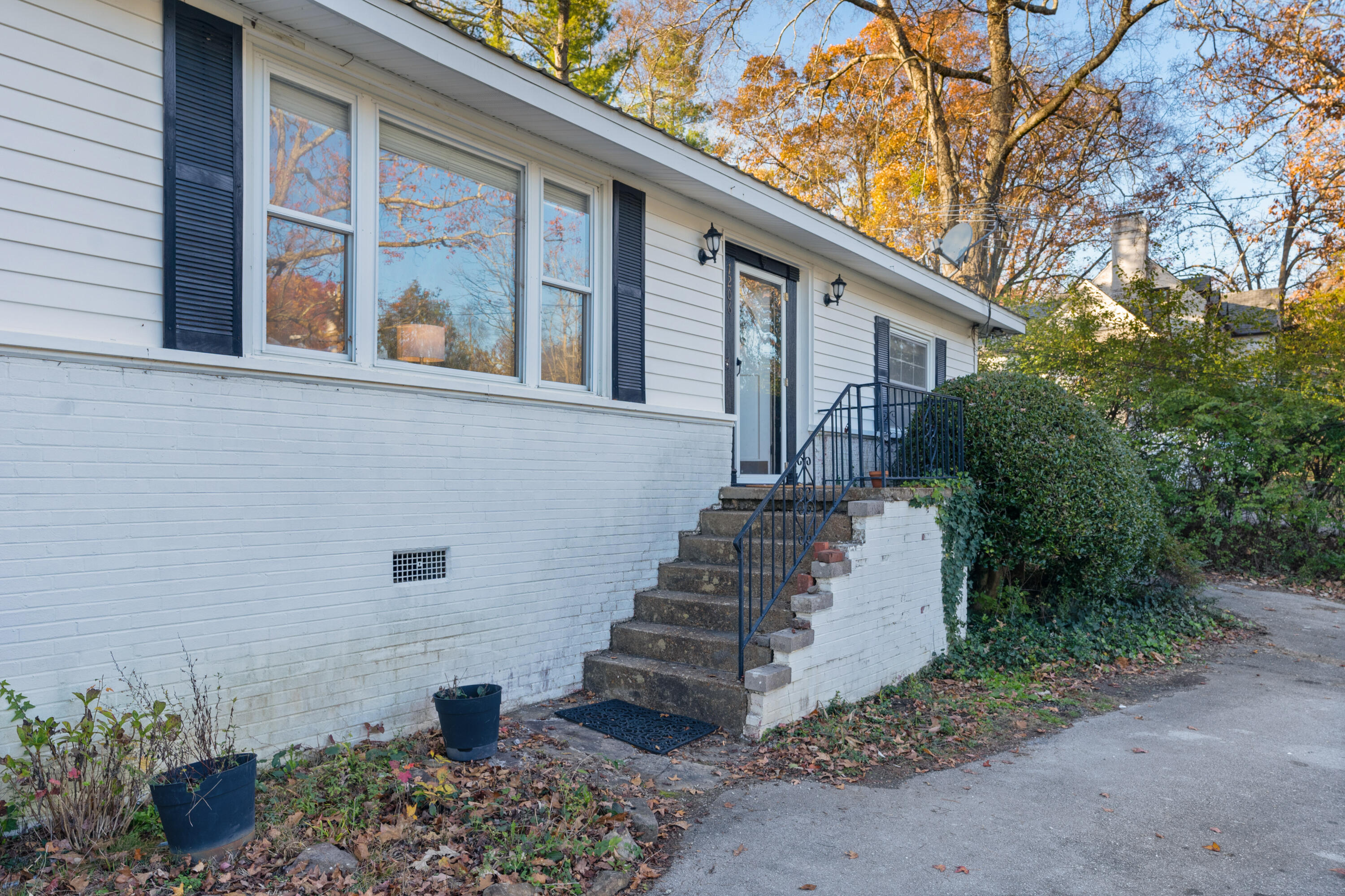 1206 Peter Pan Road